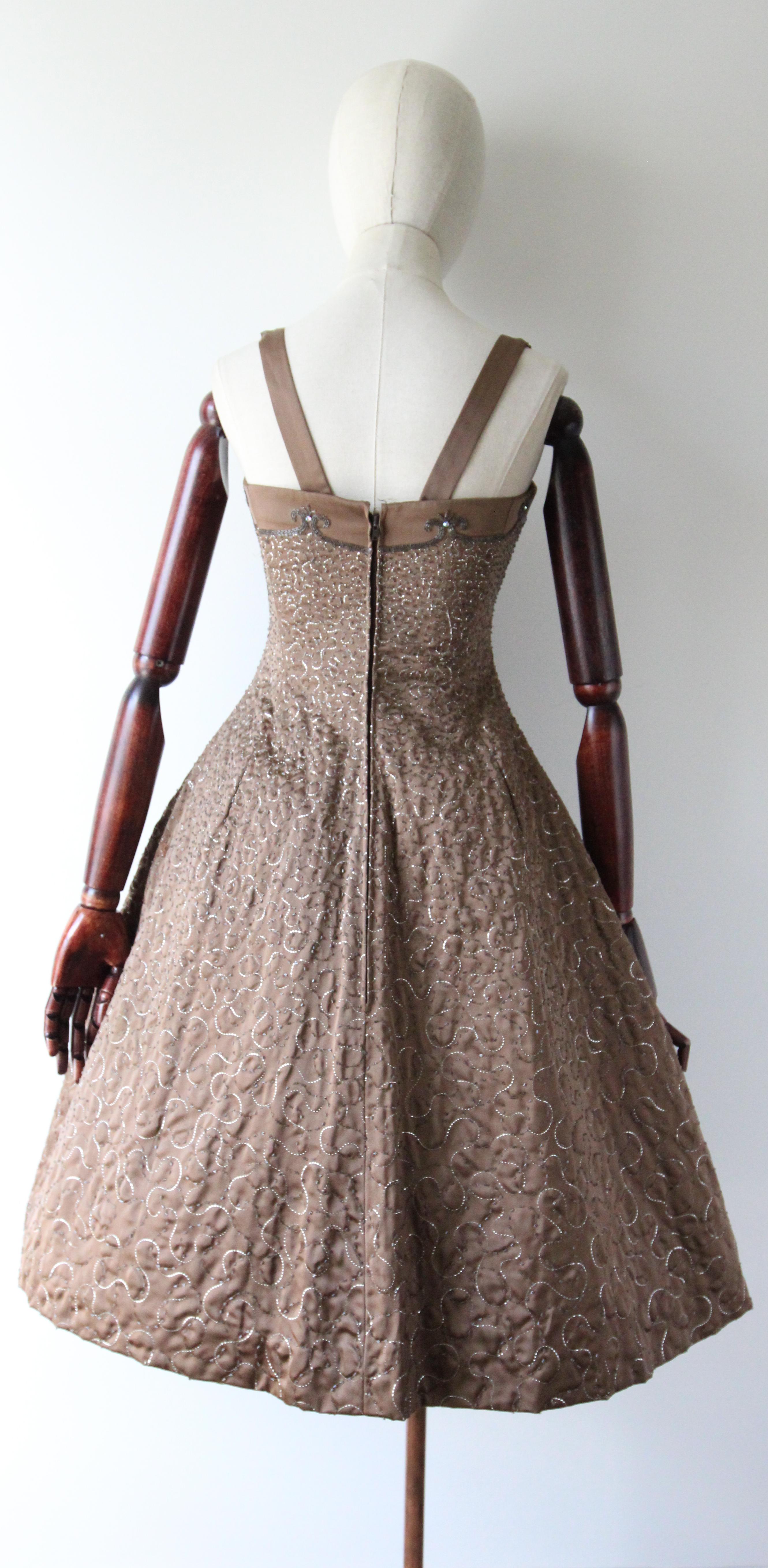 Vintage 1950 Acero raso ricamato con perline Frank Usher Hoop Dress UK 8 US 4 in vendita 5
