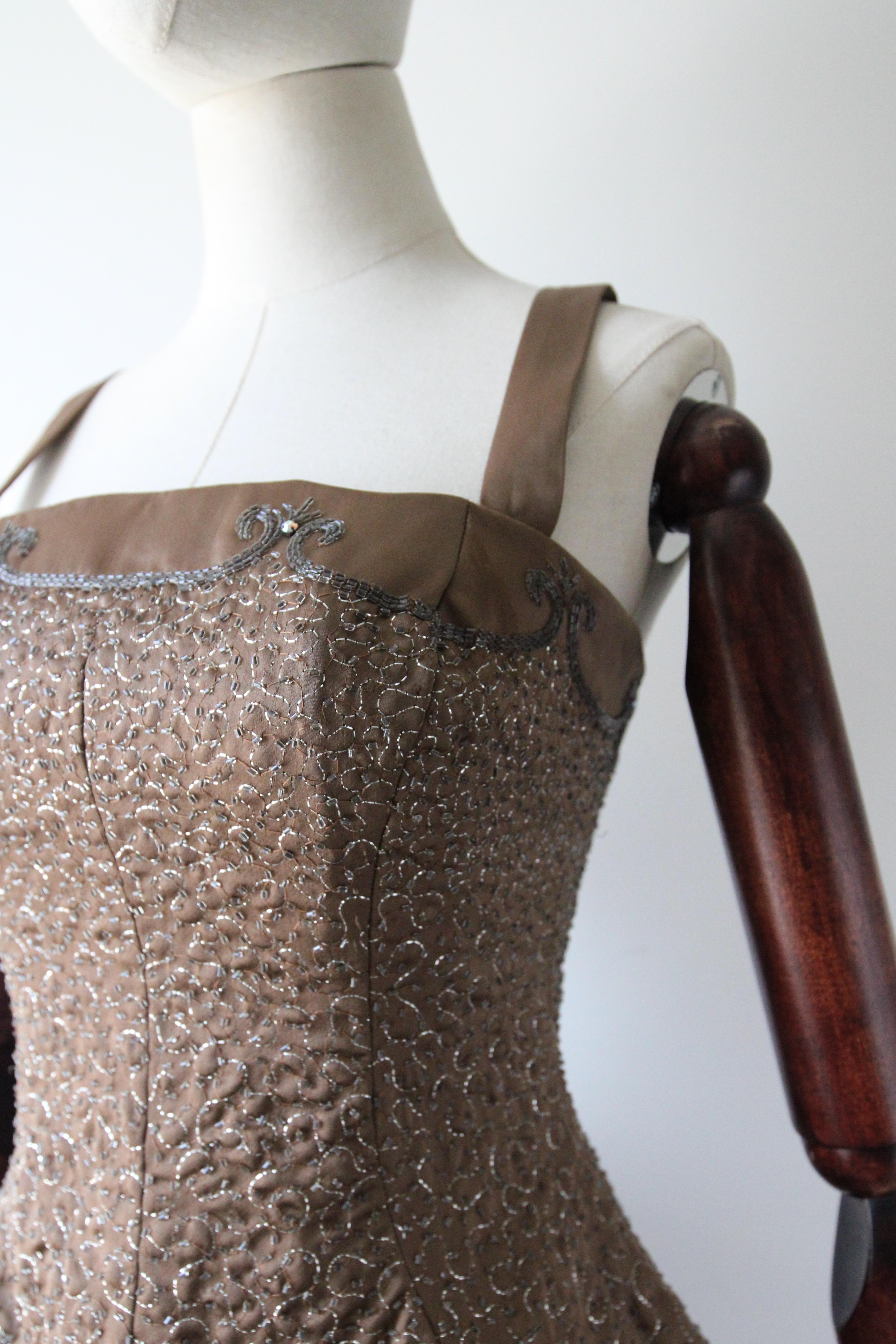 Vintage 1950 Acero raso ricamato con perline Frank Usher Hoop Dress UK 8 US 4 in vendita 4