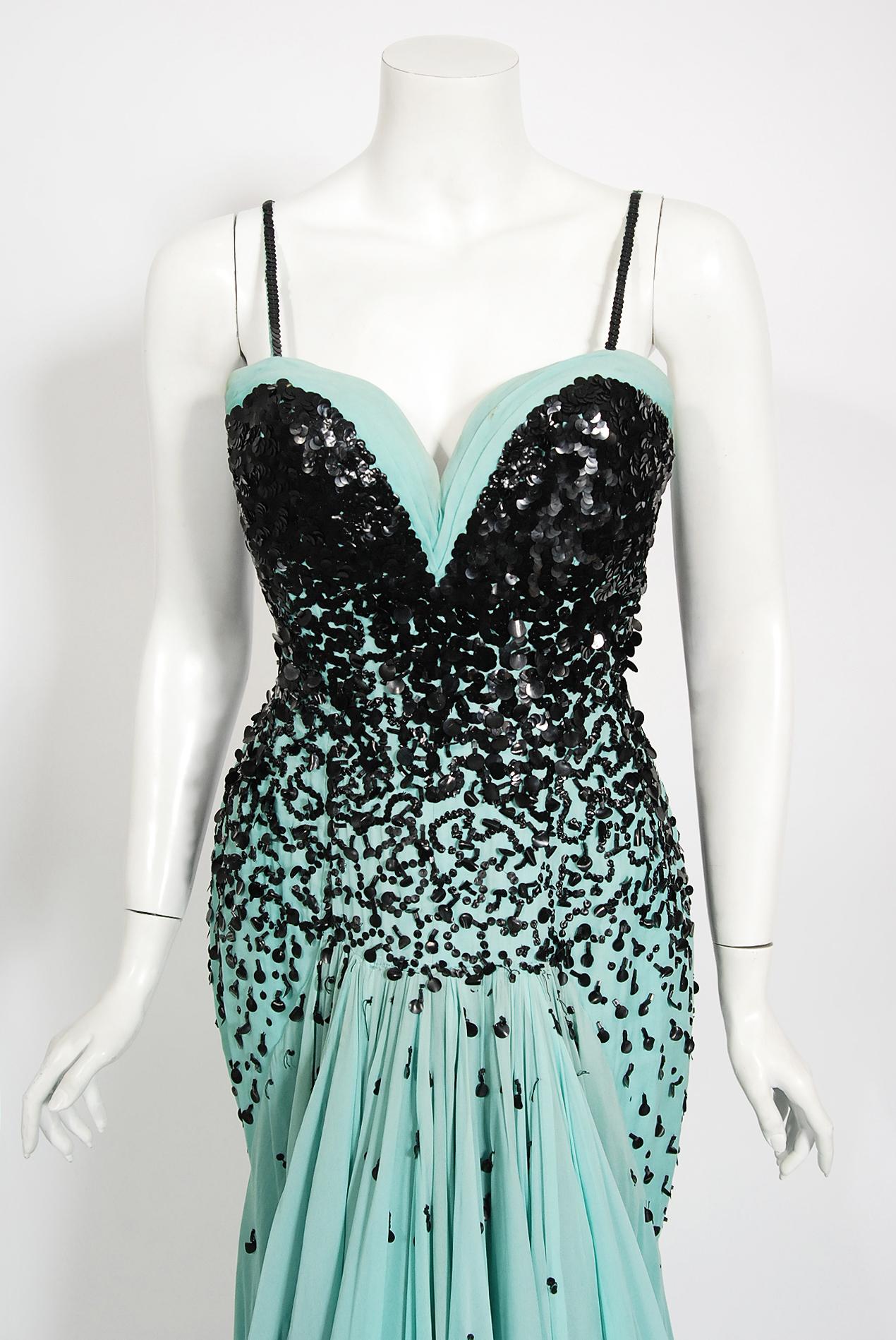 Blu Abito a clessidra in seta blu con perline Yma Sumac Custom Couture vintage degli anni '50