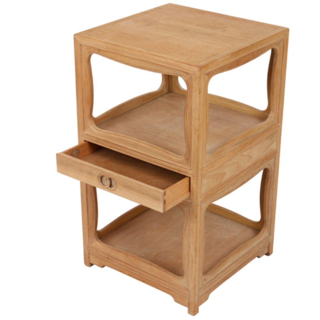 Cette table d'appoint Michael Taylor des années 1950 présente le style caractéristique du designer, alliant un savoir-faire élégant à des lignes épurées et modernes. La table est dotée d'un cadre en bois robuste et de détails subtils tout au long de