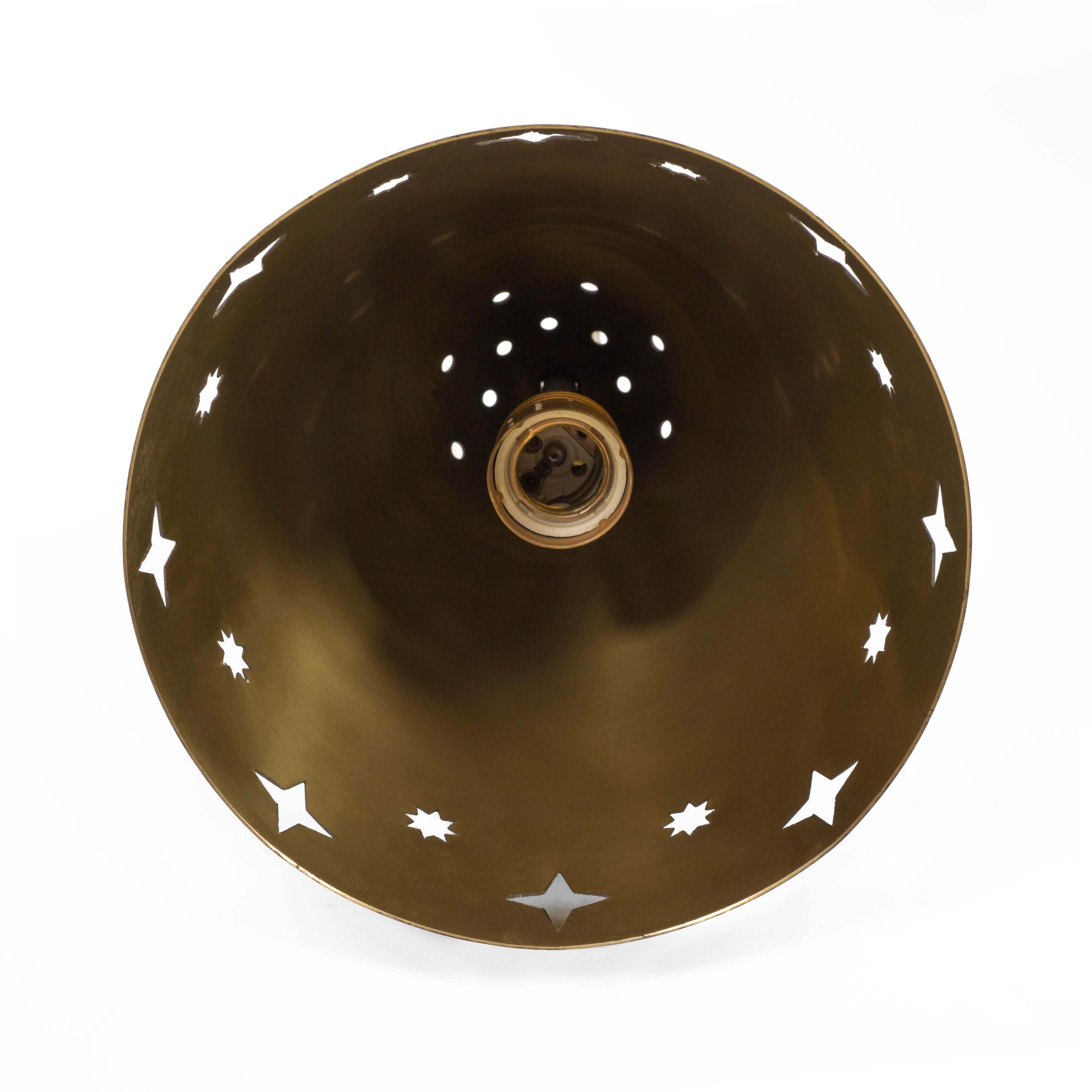 Vintage 1950s Mid Century Modern Star Perforated Brass Church s Light (lampe à suspension) en vente 3