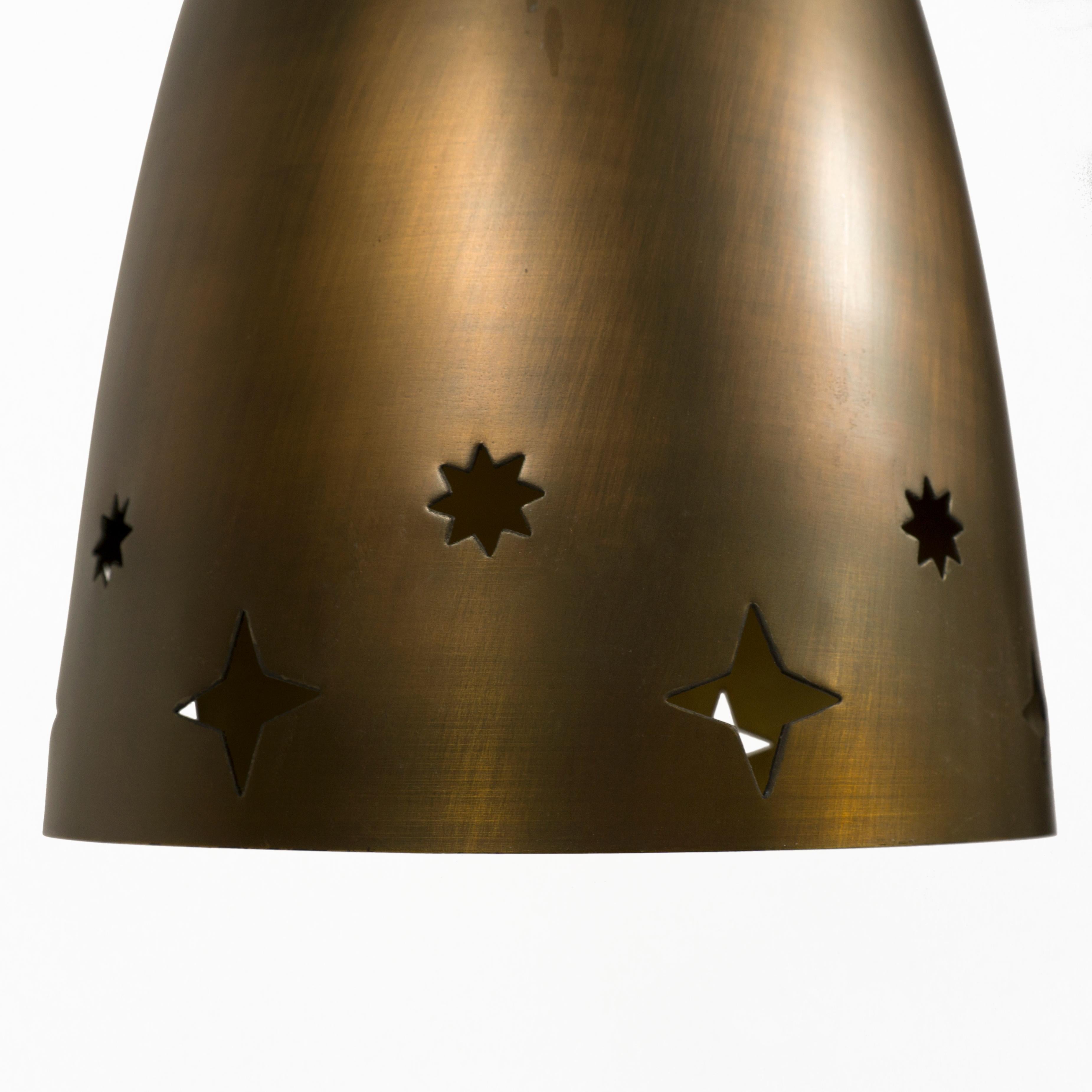 Vintage 1950s Mid Century Modern Star Perforated Brass Church s Light (lampe à suspension) en vente 2