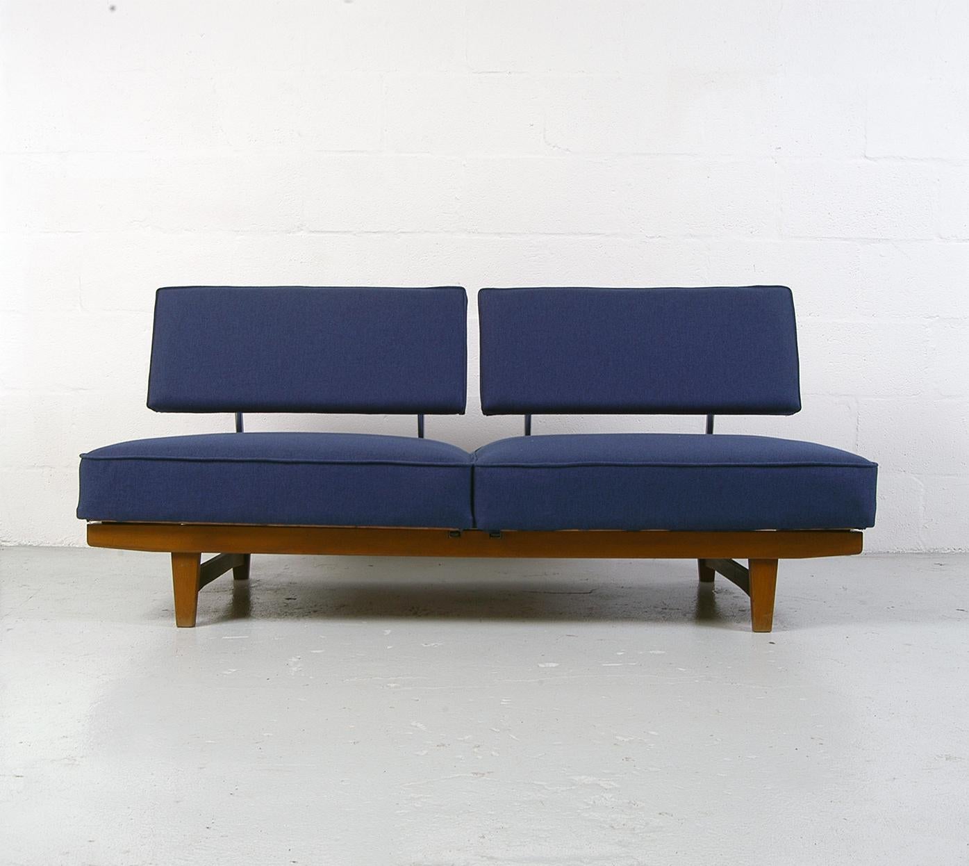 1950s Mid-Century Modern Knoll ‘Stella’ convertible daybed/sofa. Petite when folded, the sofa uses an ingenious ‘wheel in a track’ system as each seat cushion rotates through 90 degrees at the same time allowing the backrests to fall. It folds out