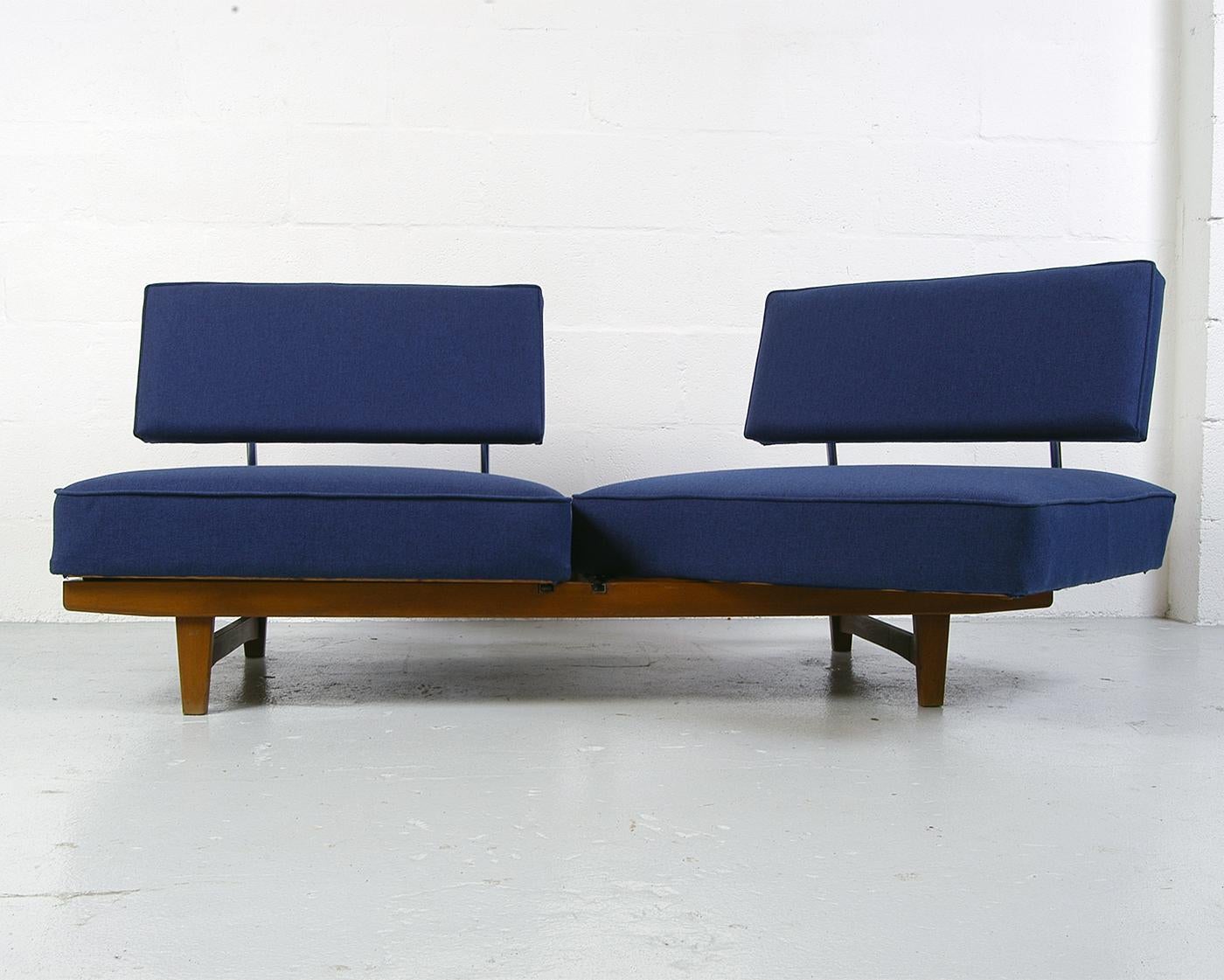 German Vintage 1950s Mid-Century Modern Knoll 'Stella’ Convertible Daybed Sofa Couch