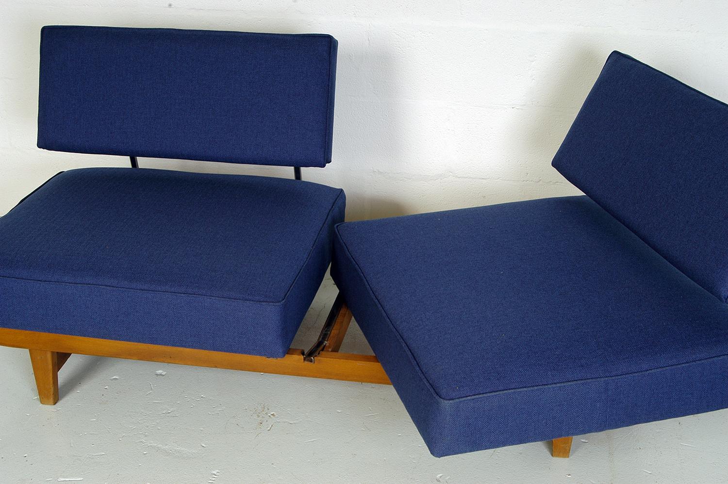 Vintage 1950s Mid-Century Modern Knoll 'Stella’ Convertible Daybed Sofa Couch In Good Condition In Sherborne, Dorset
