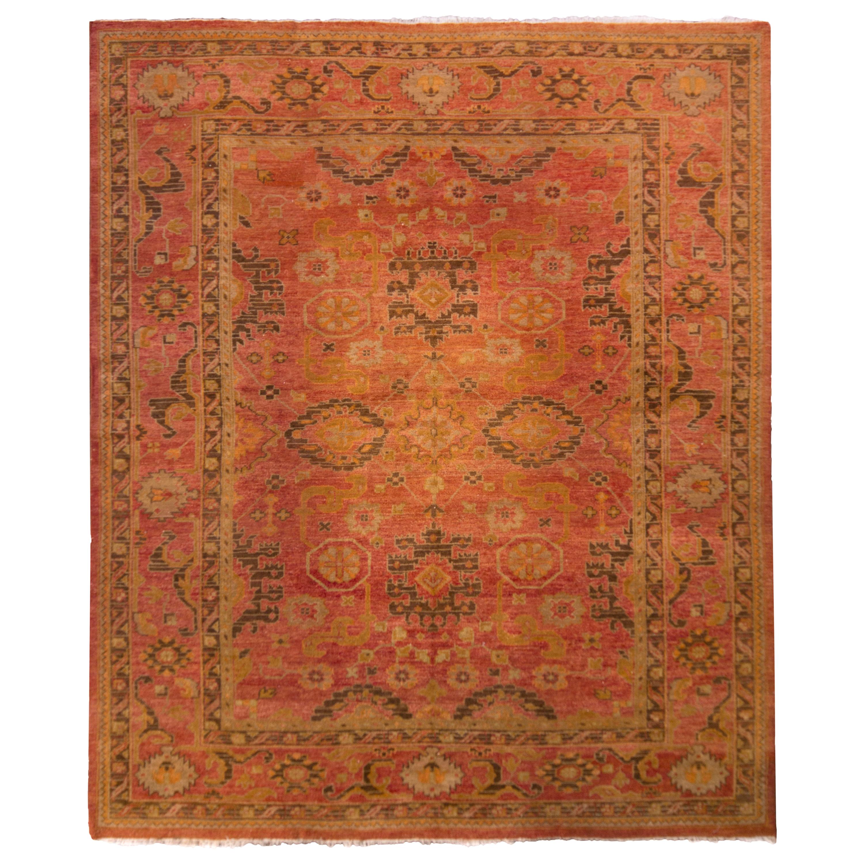 Alfombra Oushak vintage de mediados de siglo de 1950 con diseño geométrico rojo dorado by Rug & Kilim en venta