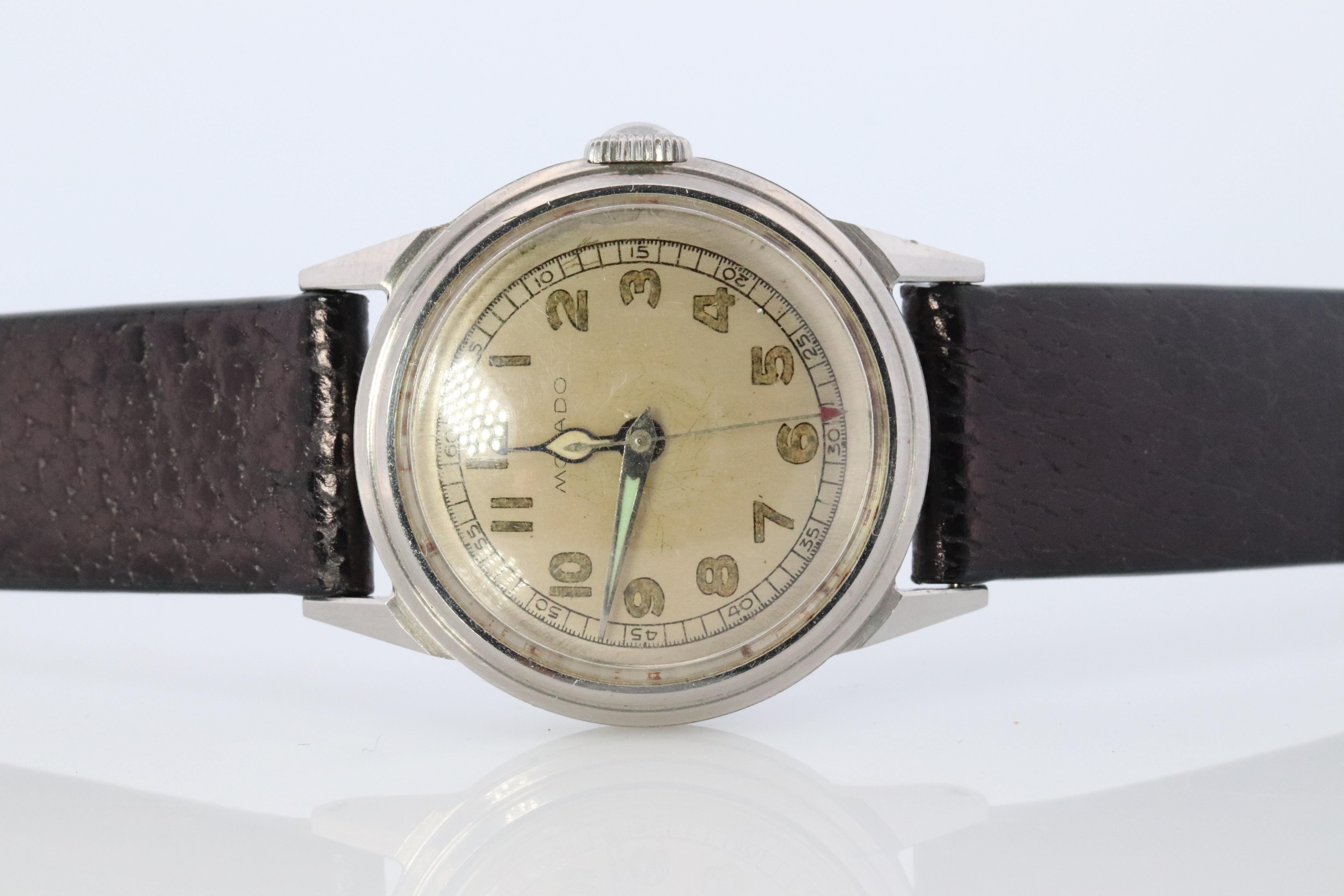 Moderne Montre Movado des années 1950. Mouvement mécanique à remontage automatique Movado 18610 en vente