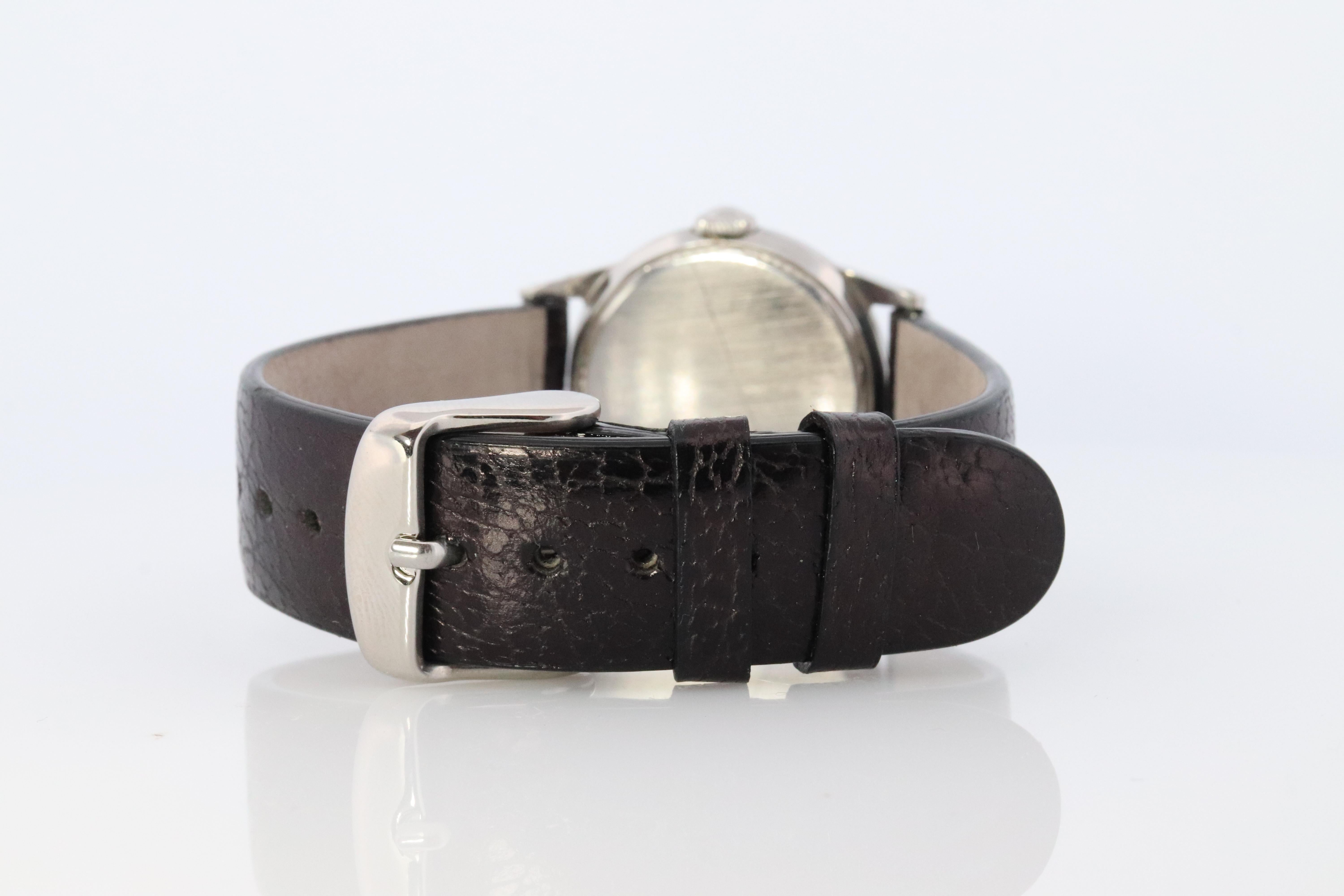 Montre Movado des années 1950. Mouvement mécanique à remontage automatique Movado 18610 Pour hommes en vente