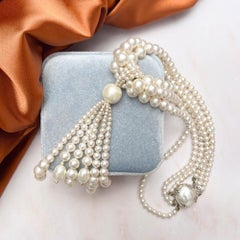 Collier vintage des années 1950 à plusieurs rangs, avec des perles de culture et des pompons