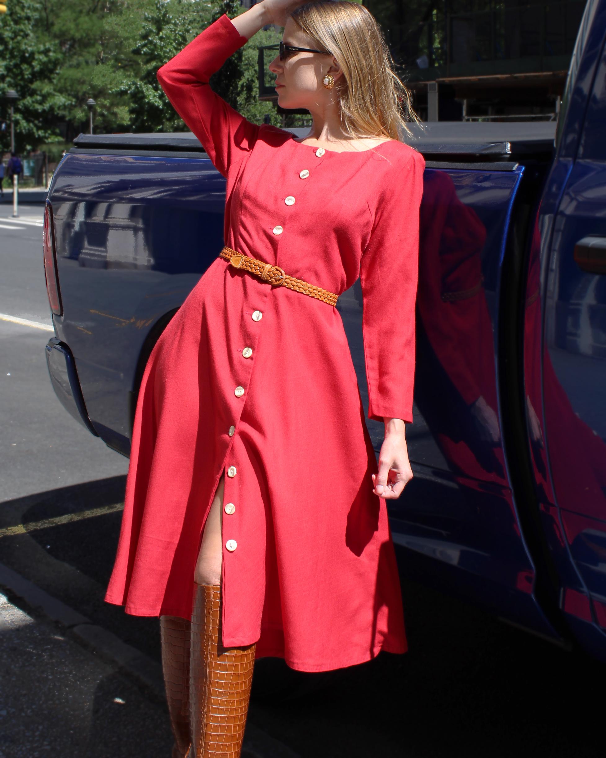 This classic 1950s shirtdress is a much welcome fresh breath of feminine style. The dress is a great example of Dior's 