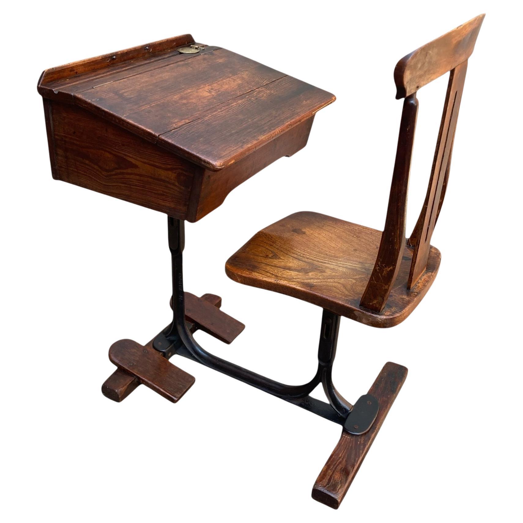 Scrivania e sedia combinata in Oak del 1950 "George M Hammer & Co London". in vendita