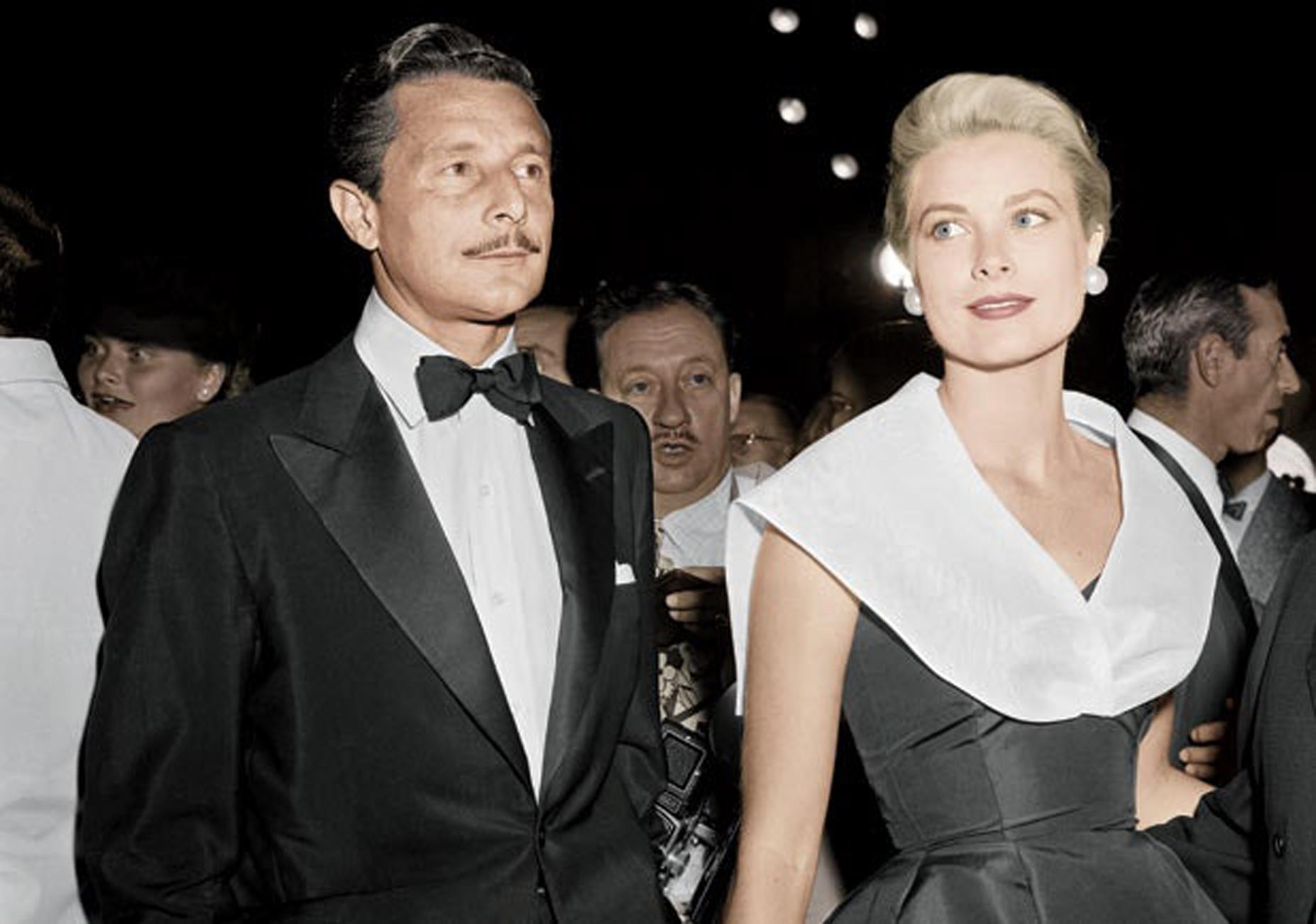Vestido de seda negra bordada con cuello de retrato de Oleg Cassini Couture de los años 50 1