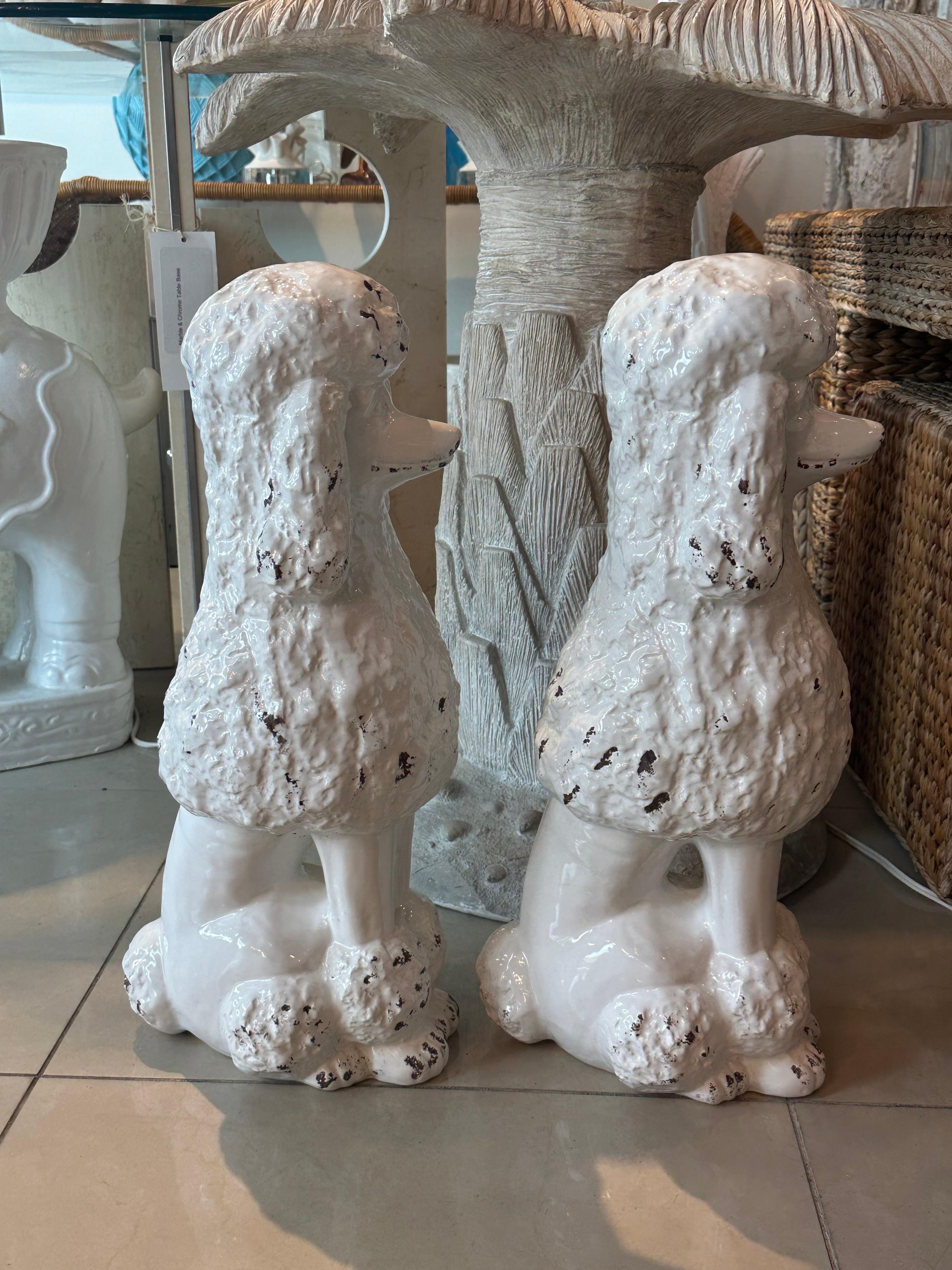Ceramica Vintage anni '50 Coppia di statue di cani barboncini bianchi in ceramica Made in Italy in vendita