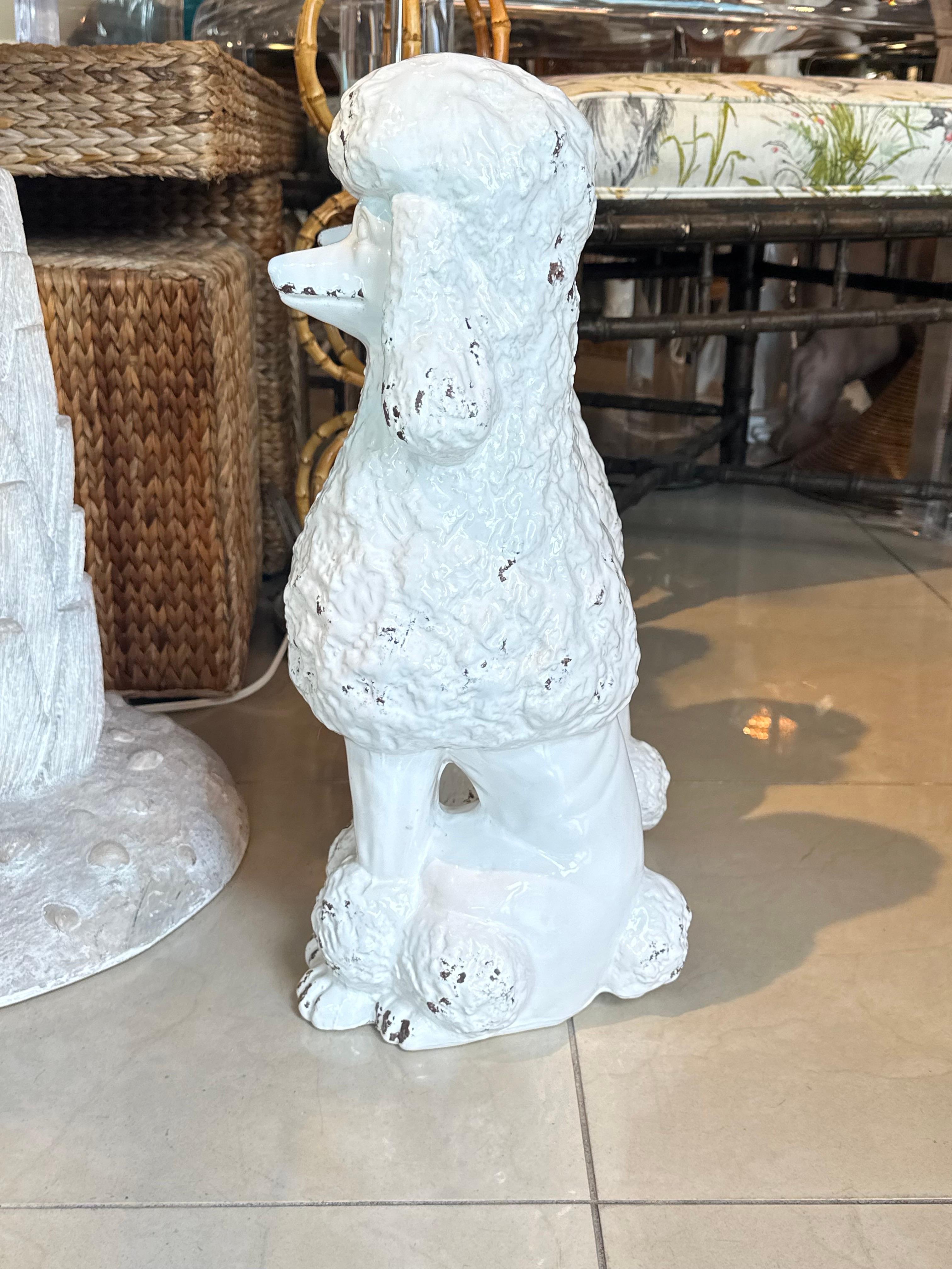 Vintage anni '50 Coppia di statue di cani barboncini bianchi in ceramica Made in Italy in vendita 1