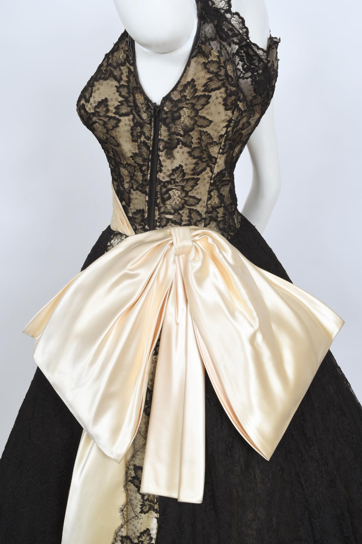 Vintage 1950's Pauline Trigere Black Lace & Ivory Satin Off-Shoulder Party Dress For Sale 4