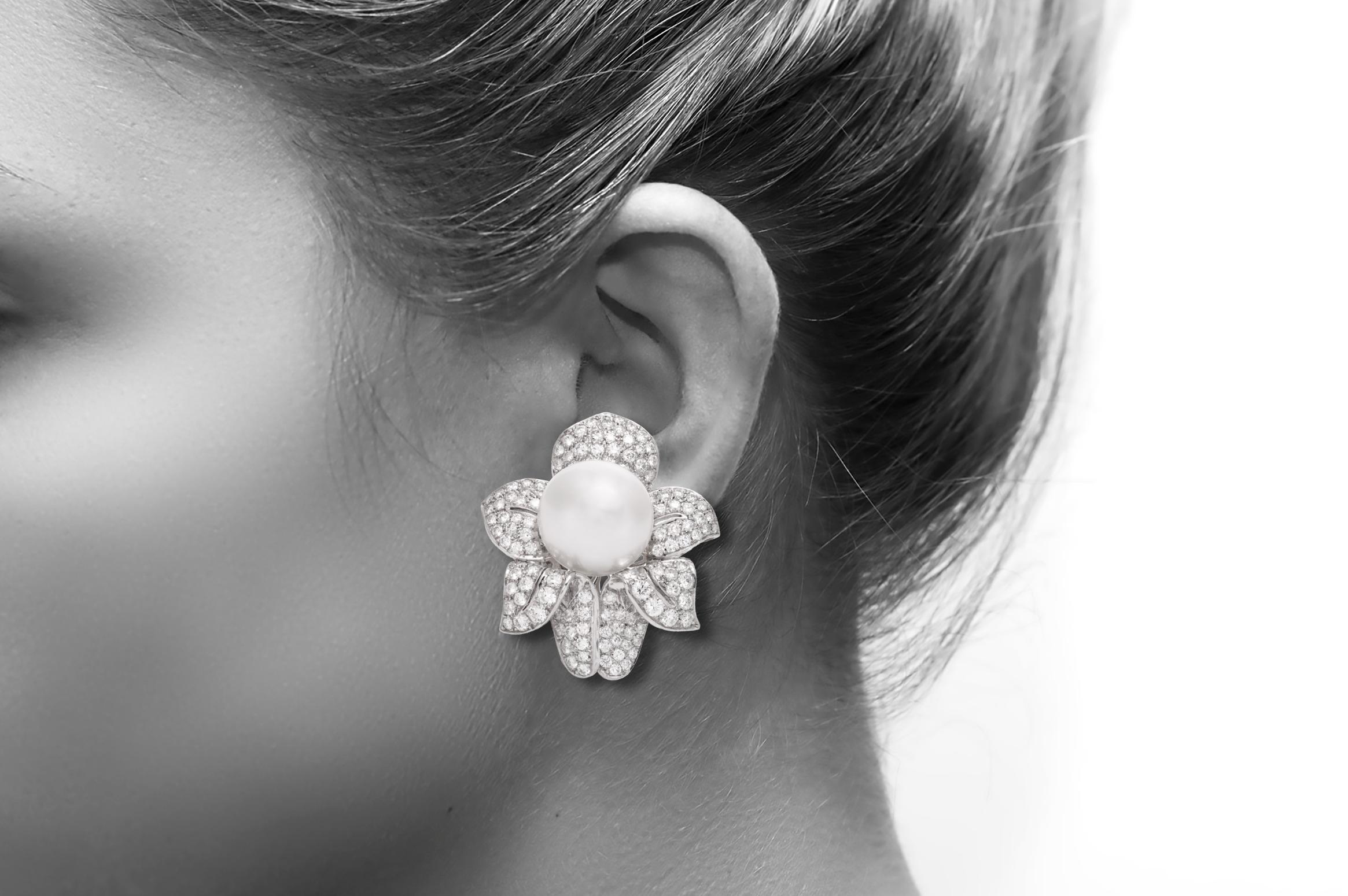 Vintage 1950s Perle und 13,50 Karat Diamant Blume Ohrringe im Zustand „Gut“ im Angebot in New York, NY