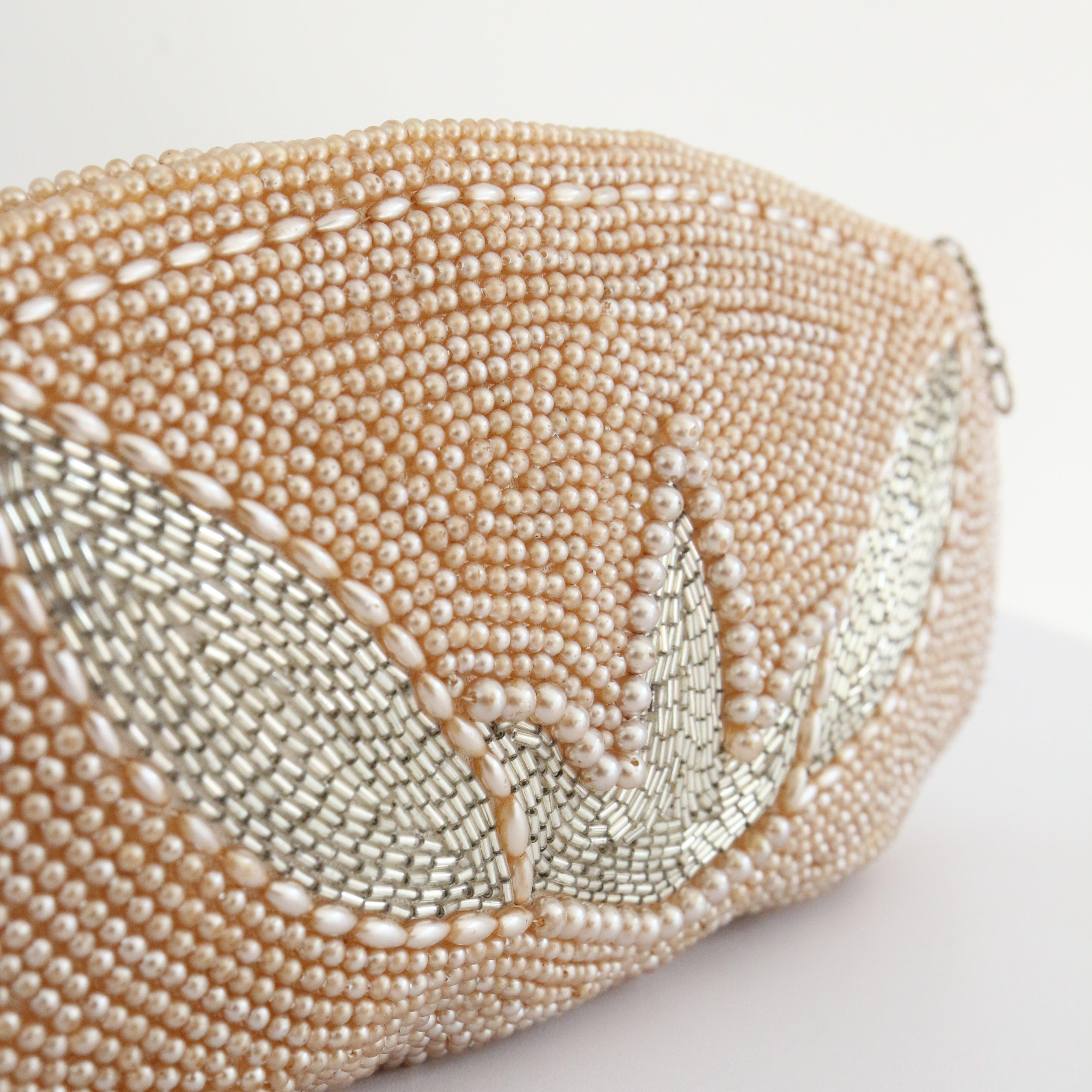Vintage 1950's Pearl and silver beaded clutch bag small evening bag pearl bag In Good Condition For Sale In Cheltenham, GB