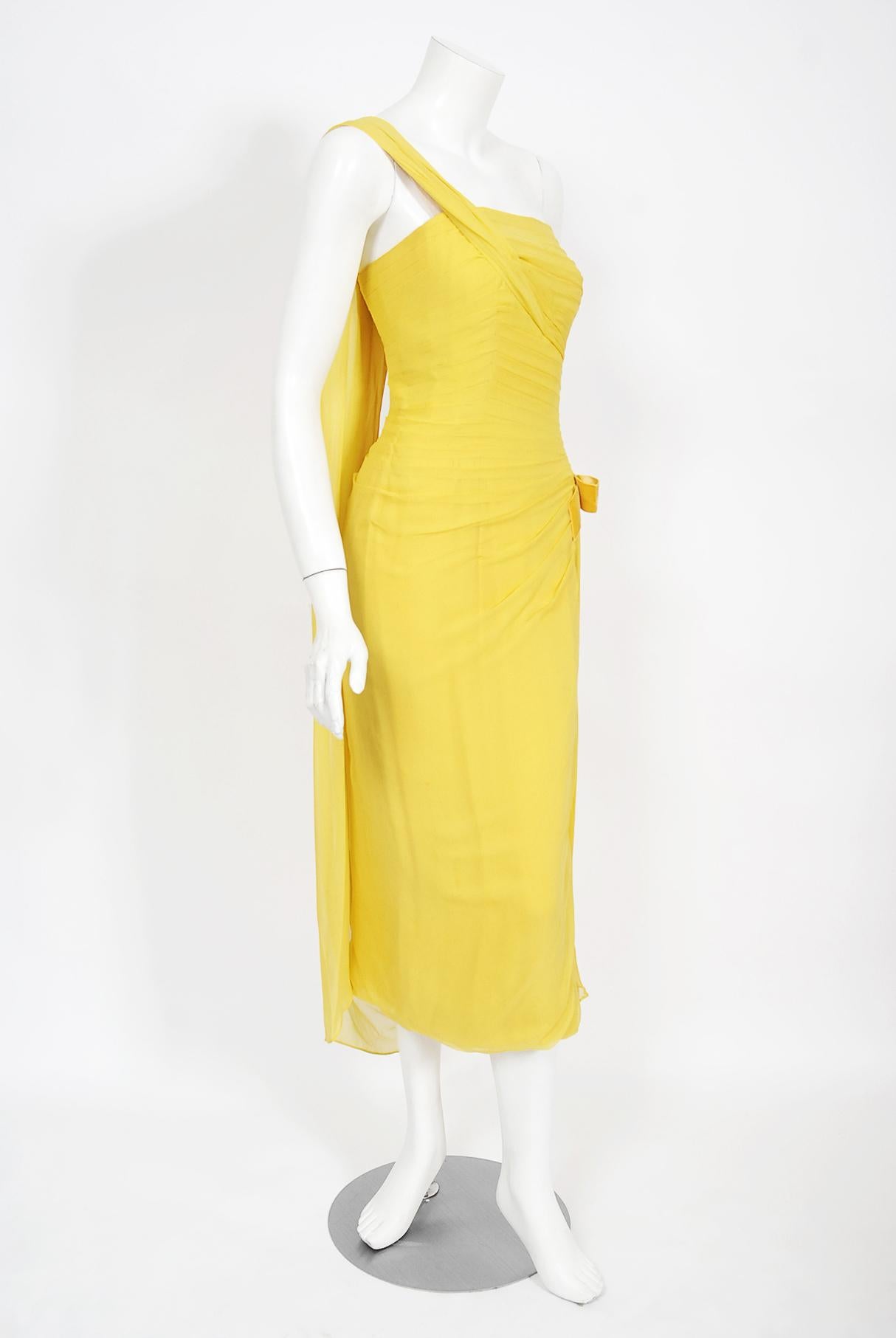 Philip Hulitar - Robe sablier drapée en mousseline de soie plissée jaune, vintage, années 1950 en vente 6