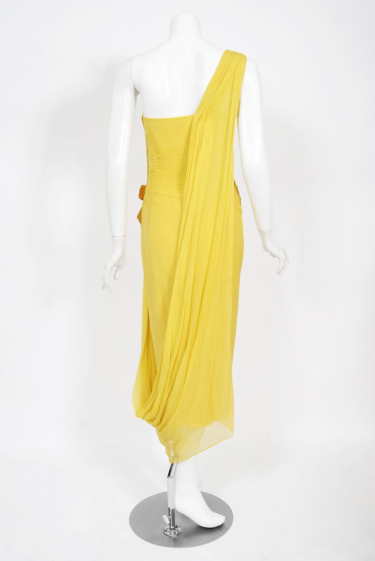 Philip Hulitar - Robe sablier drapée en mousseline de soie plissée jaune, vintage, années 1950 en vente 8