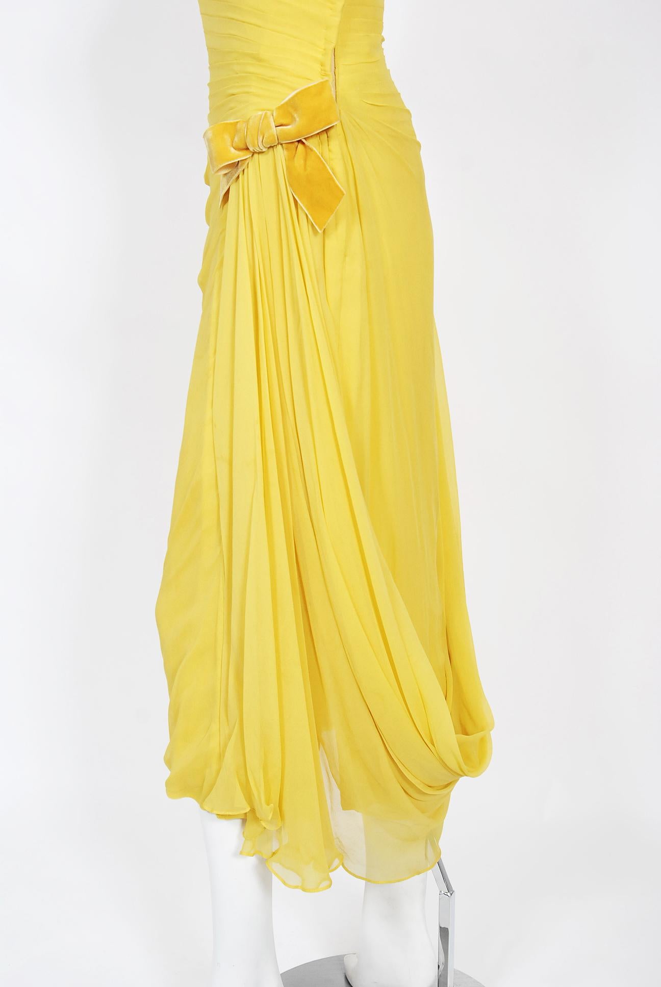 Philip Hulitar - Robe sablier drapée en mousseline de soie plissée jaune, vintage, années 1950 en vente 2
