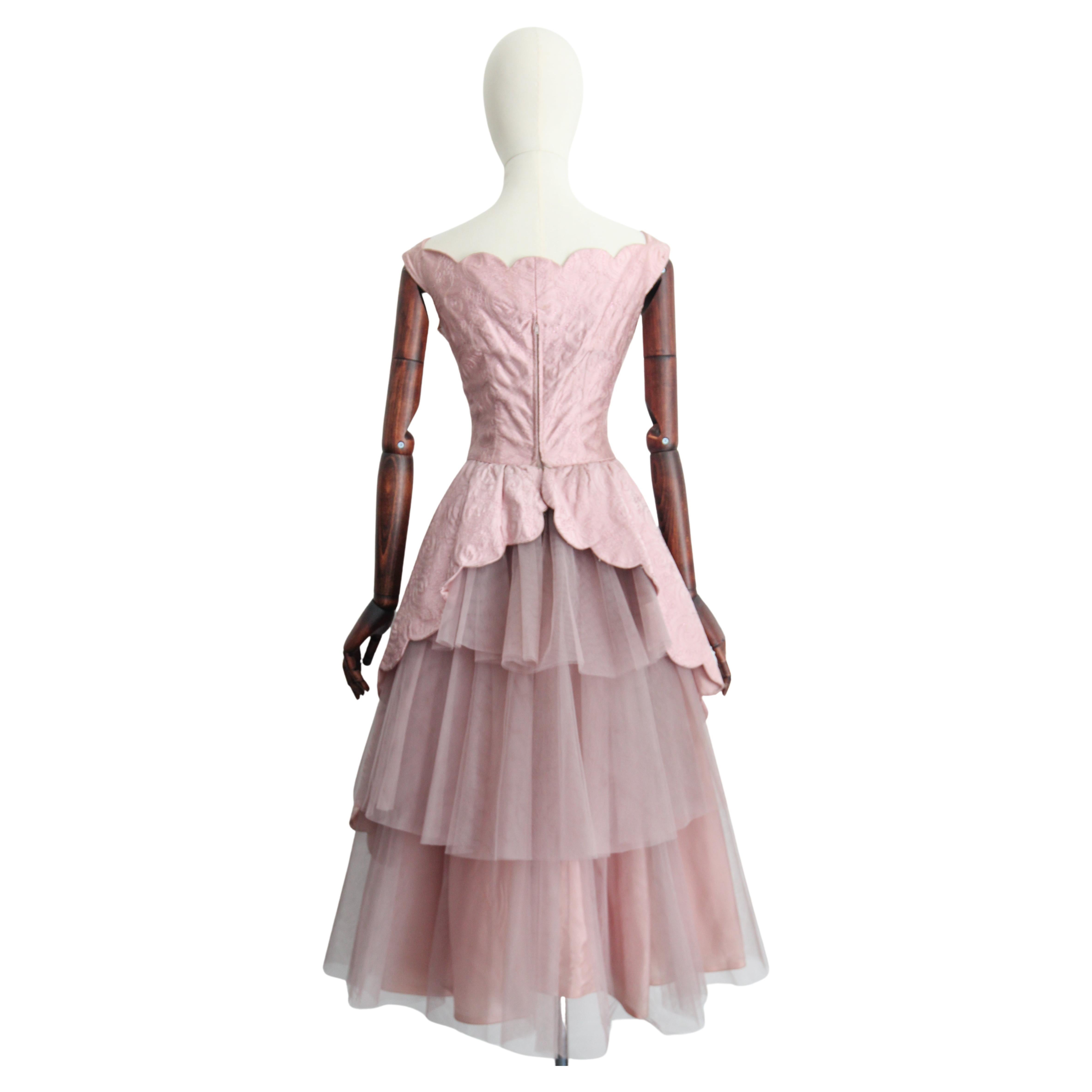 Donna Vintage 1950 Pink Satin Embroidered Scalloped Tiered Tulle Dress UK 6-8 US 2-4 in vendita