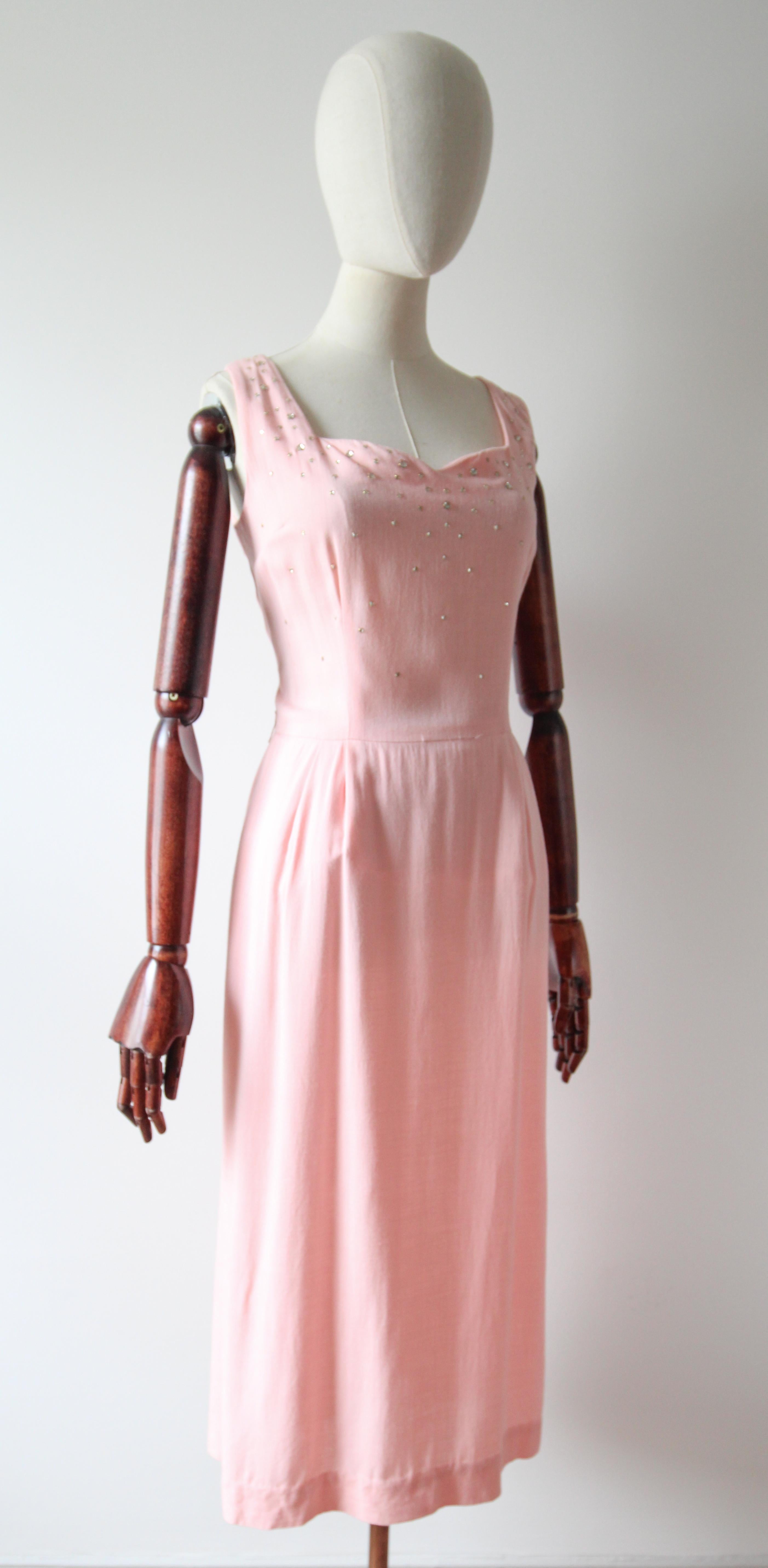 Vestido vintage años 50 rosa escote corazón pedrería algodón UK 12 US 8 en Bueno estado para la venta en Cheltenham, GB