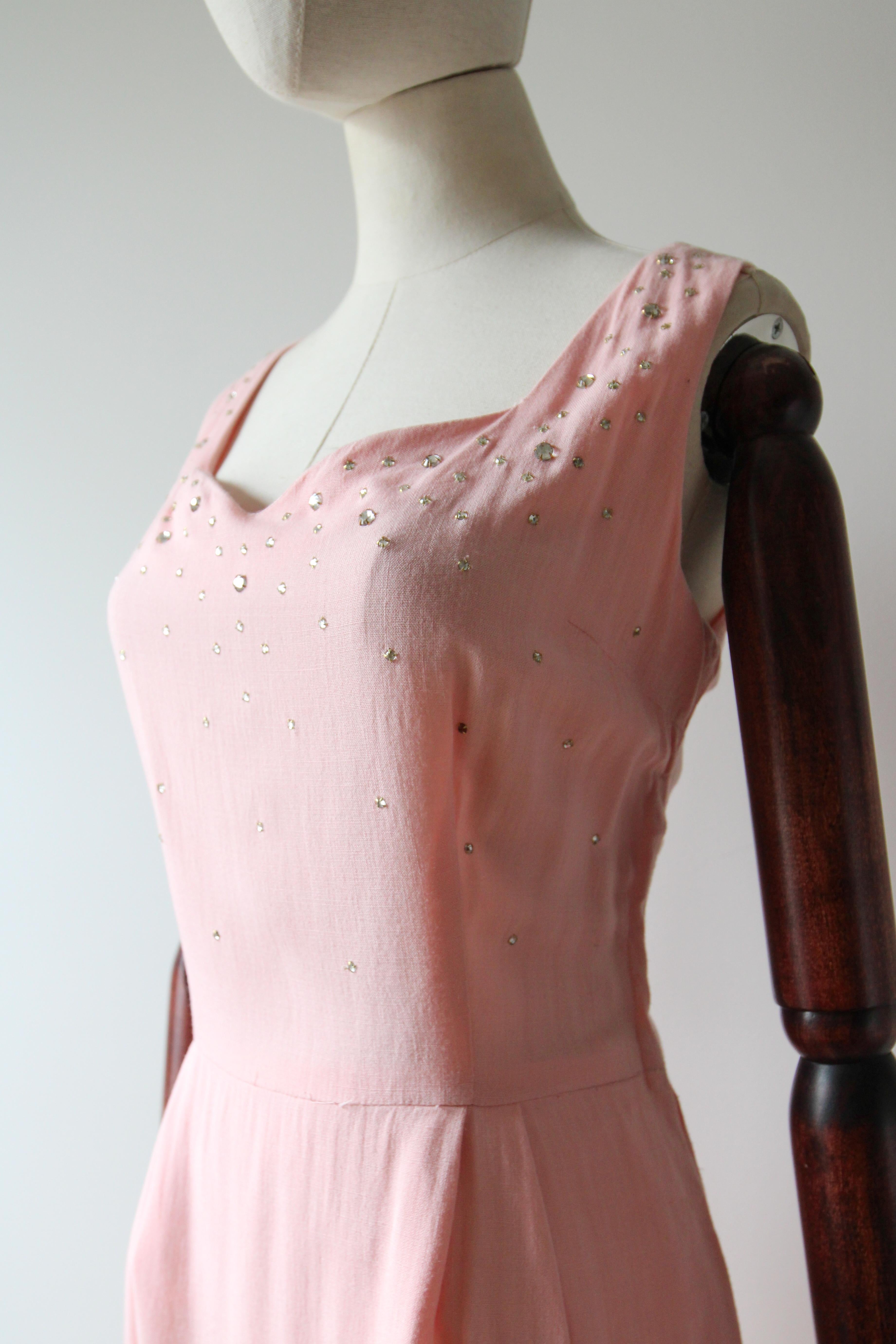 Vestido vintage años 50 rosa escote corazón pedrería algodón UK 12 US 8 en venta 3
