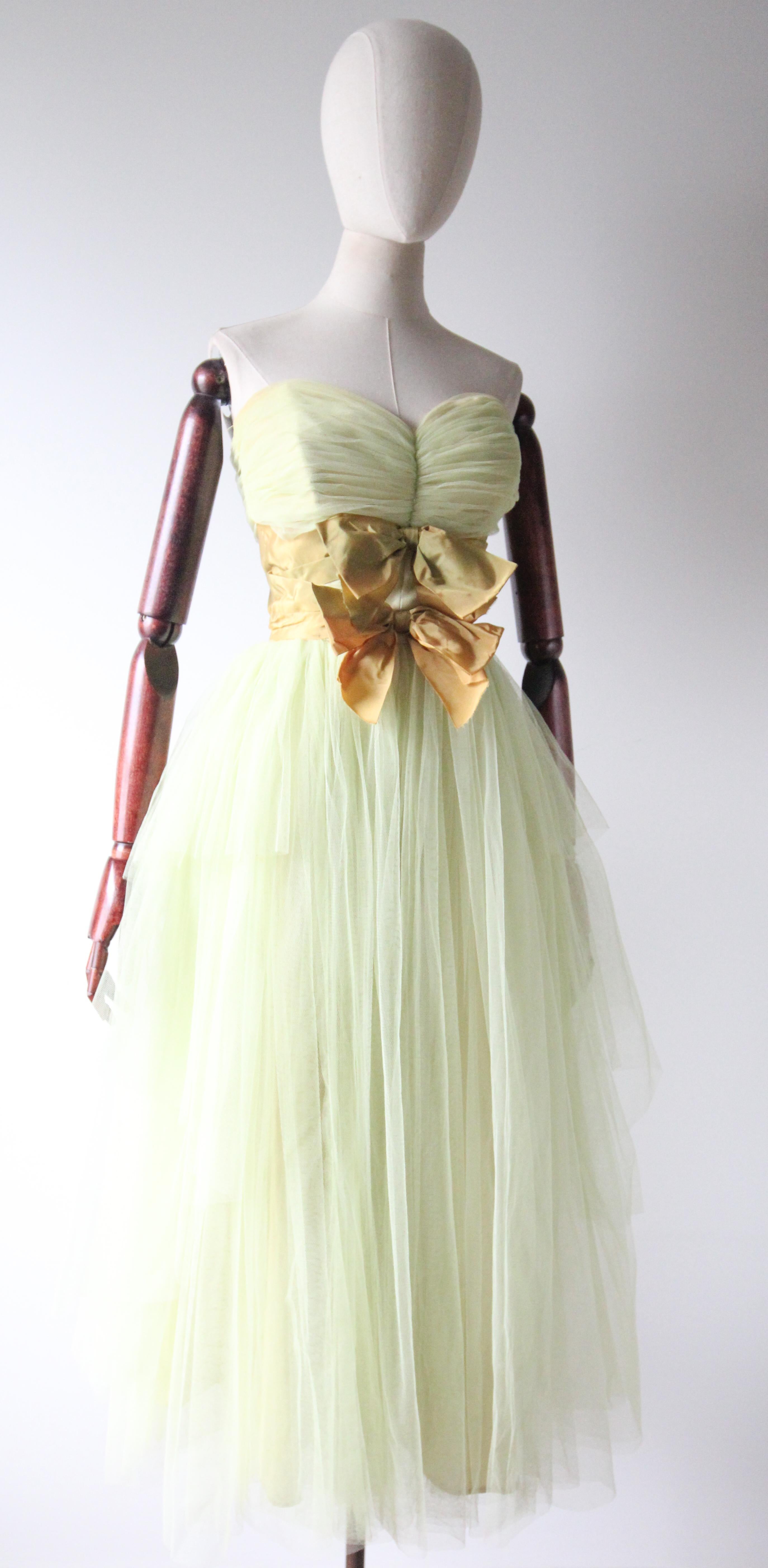Vintage 1950's Pistachio Green Tulle Dress Strapless Sweetheart Neckline UK 6 In Good Condition For Sale In Cheltenham, GB