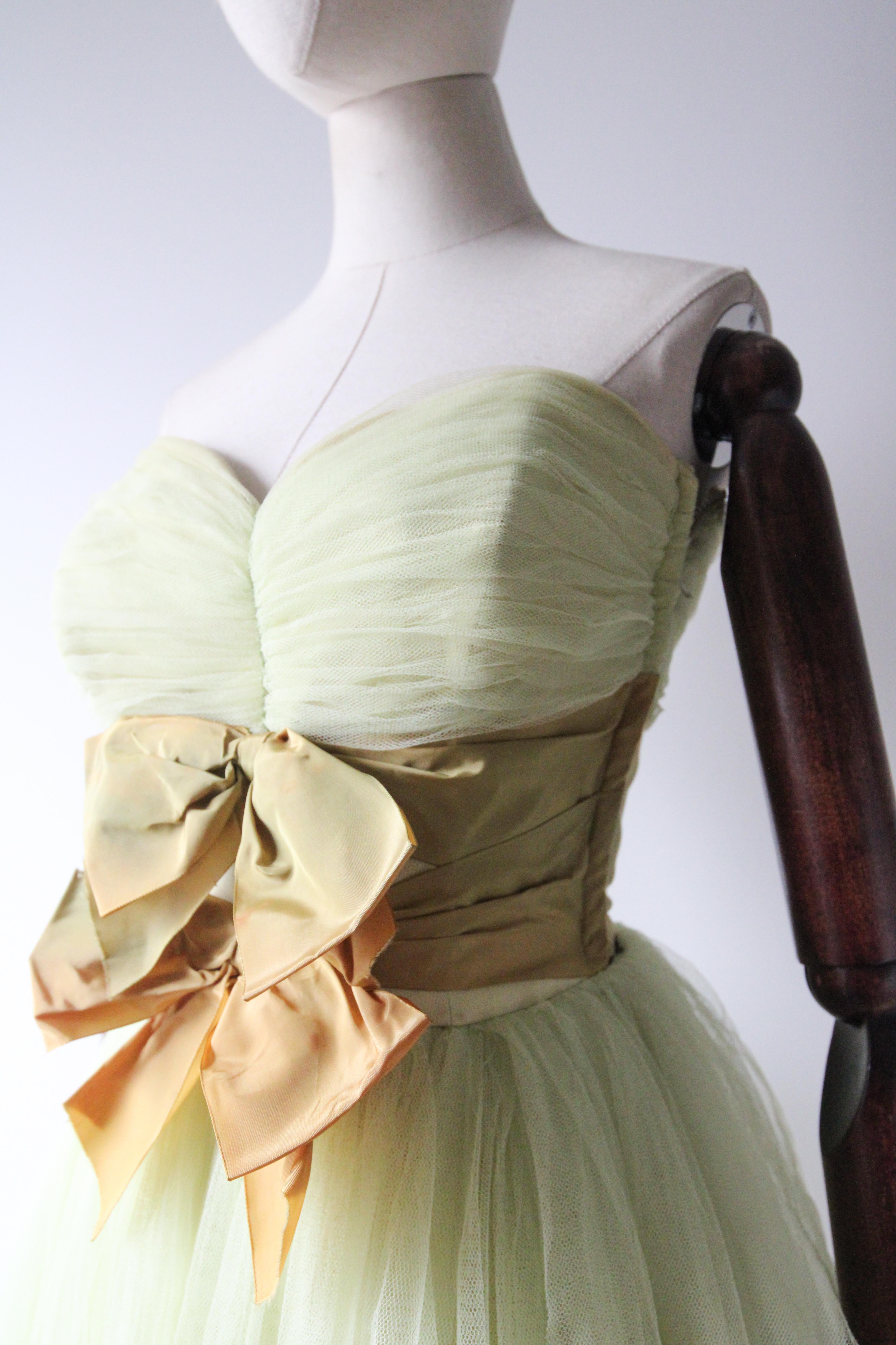 Vintage 1950's Pistachio Green Tulle Dress Strapless Sweetheart Neckline UK 6 For Sale 2