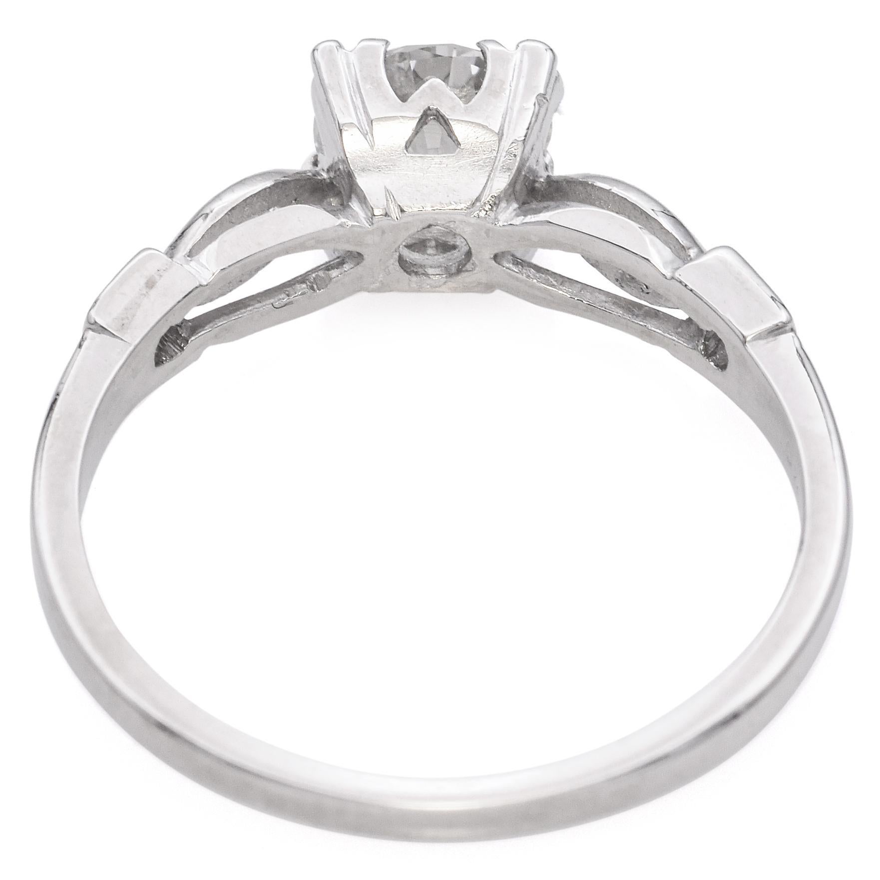 Anello di fidanzamento vintage anni '50 in platino con diamante 0,69ct H VS1 In condizioni buone in vendita a New York, NY