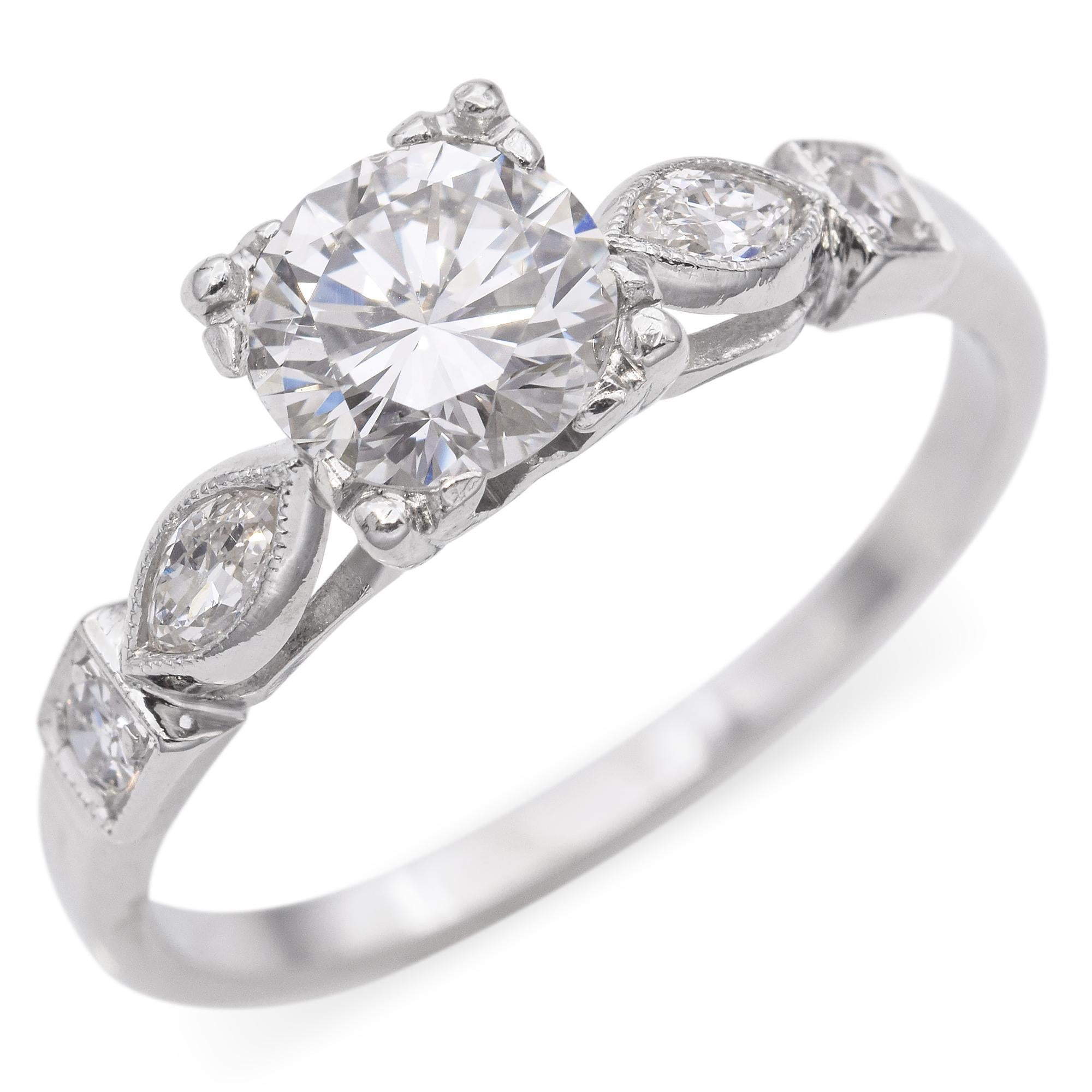Anello di fidanzamento vintage anni '50 in platino con diamante 0,69ct H VS1 in vendita 3