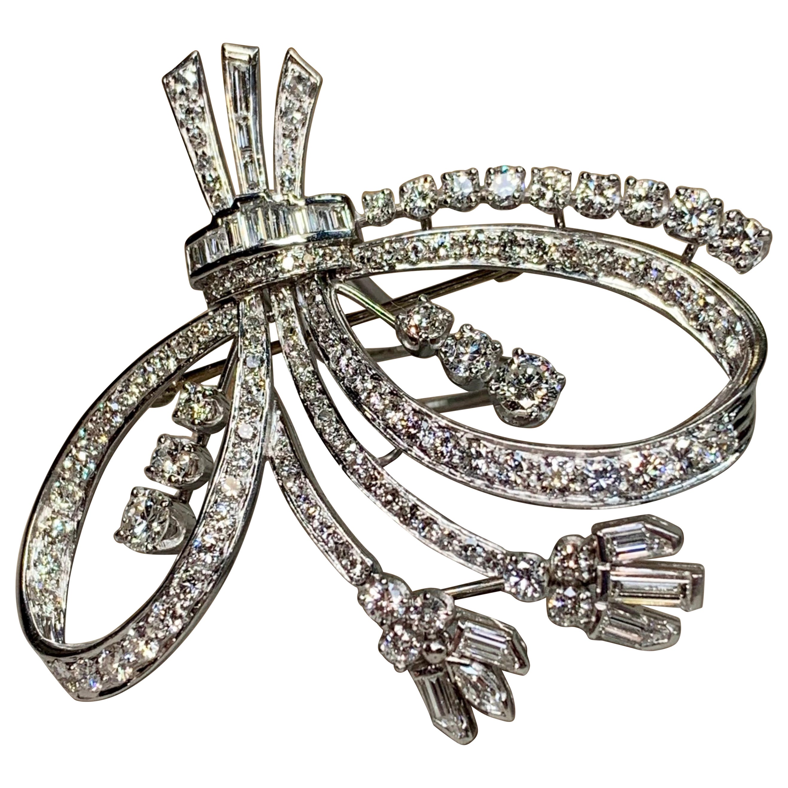 1980s Diamond Ribbon Wreath Brooch in 18 Karat White Gold For Sale at ...