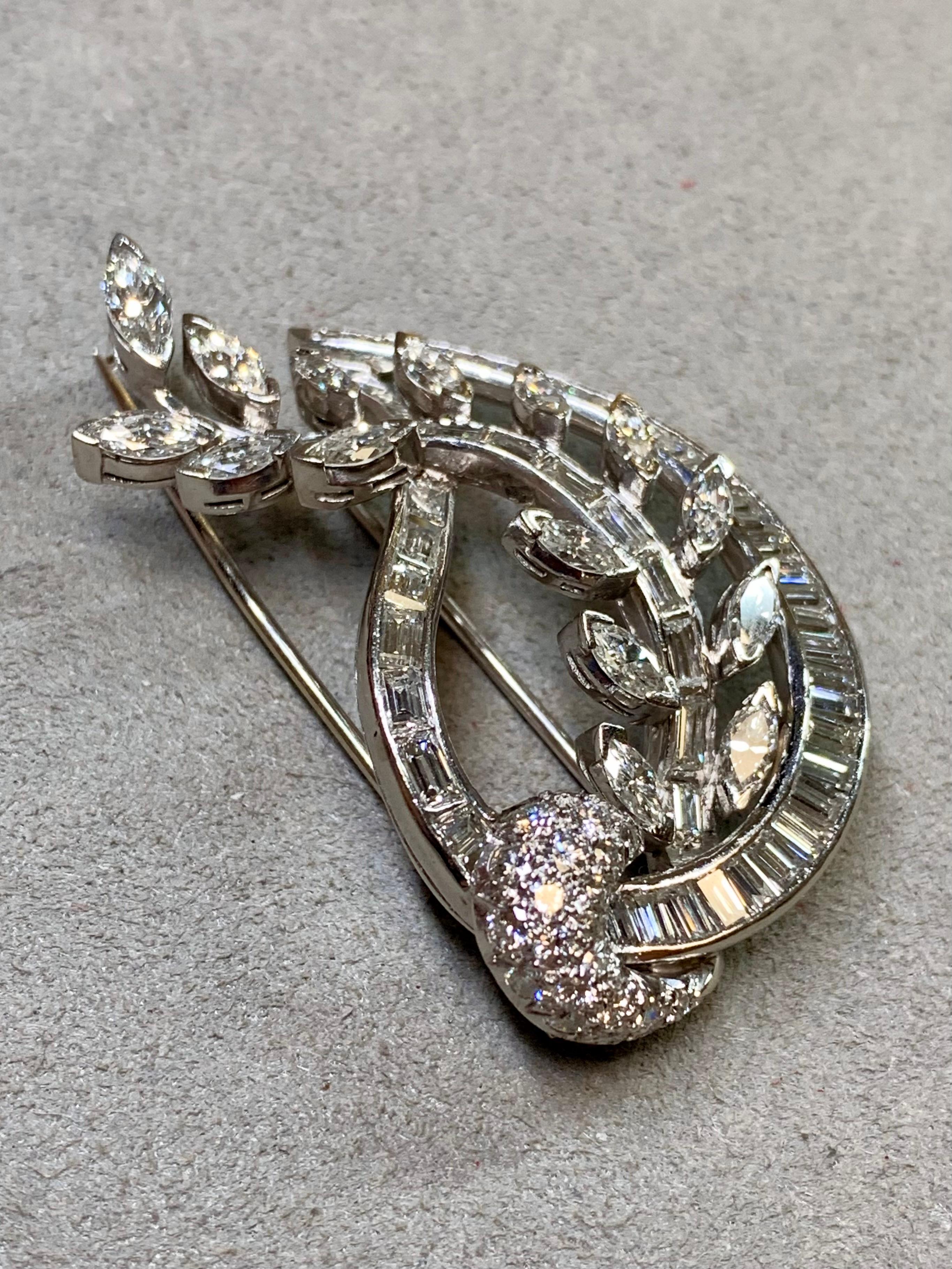 Taglio marquise Spilla Vintage 1950 in platino con diamante Baguette Marquise Paisley Leaf 7ctw in vendita
