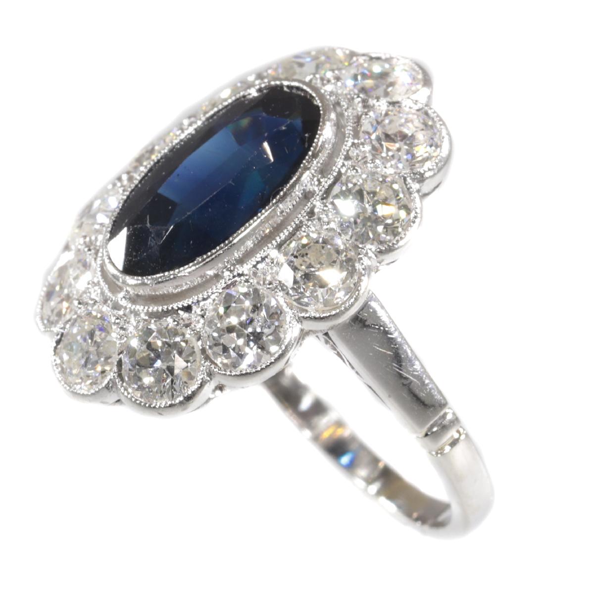 Vintage 1950s Platinum Diamond and Sapphire Engagement Ring, Lady Di Style In Excellent Condition For Sale In Antwerp, BE