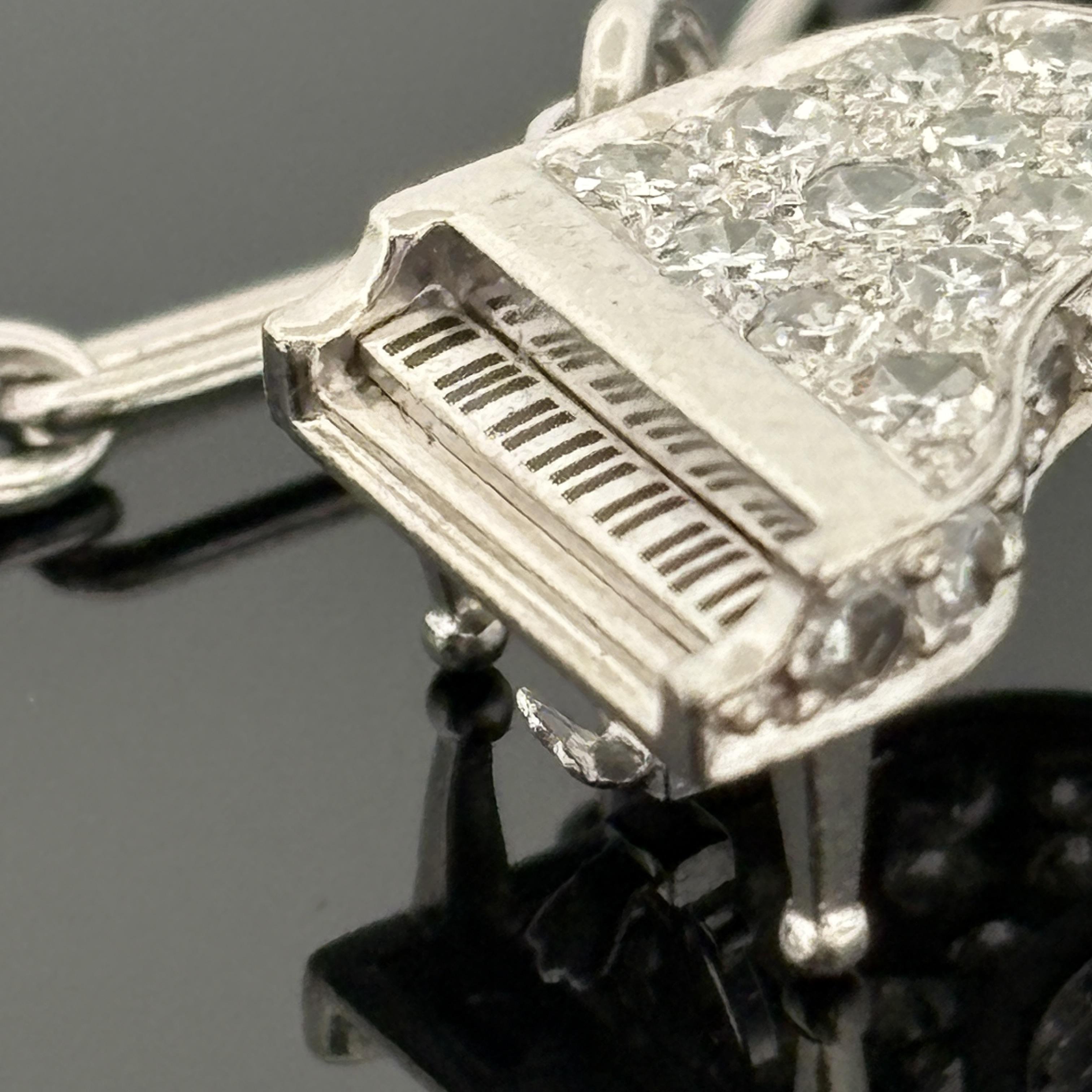 Vintage 1950s Platinum & Diamond Charm Bracelet Excellent état - En vente à Orlando, FL