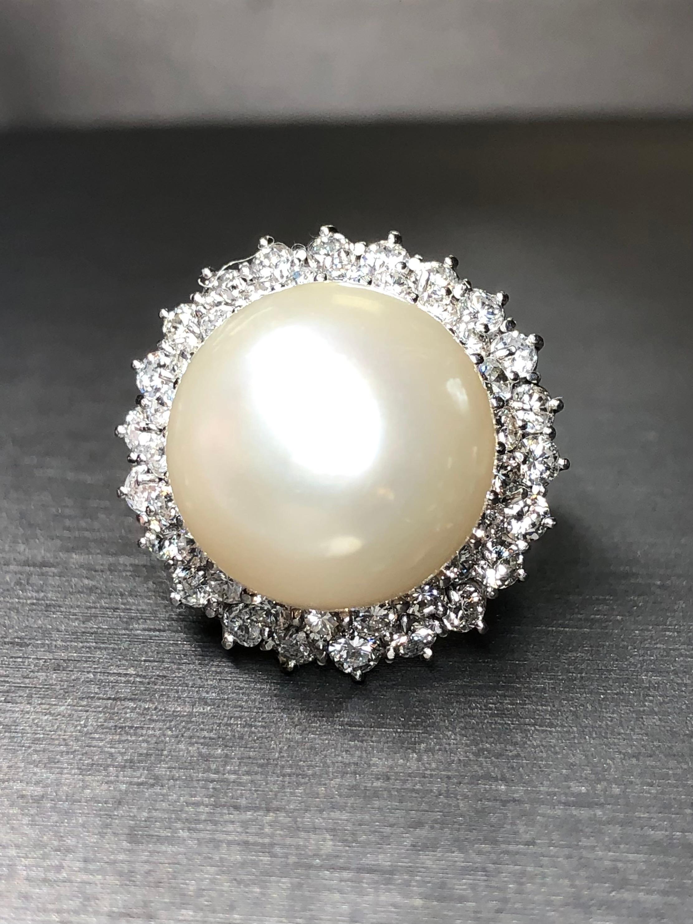 Anello da cocktail grande in platino con diamanti e perle dei mari del sud, anni '50, 16,16 mm In condizioni buone in vendita a Winter Springs, FL