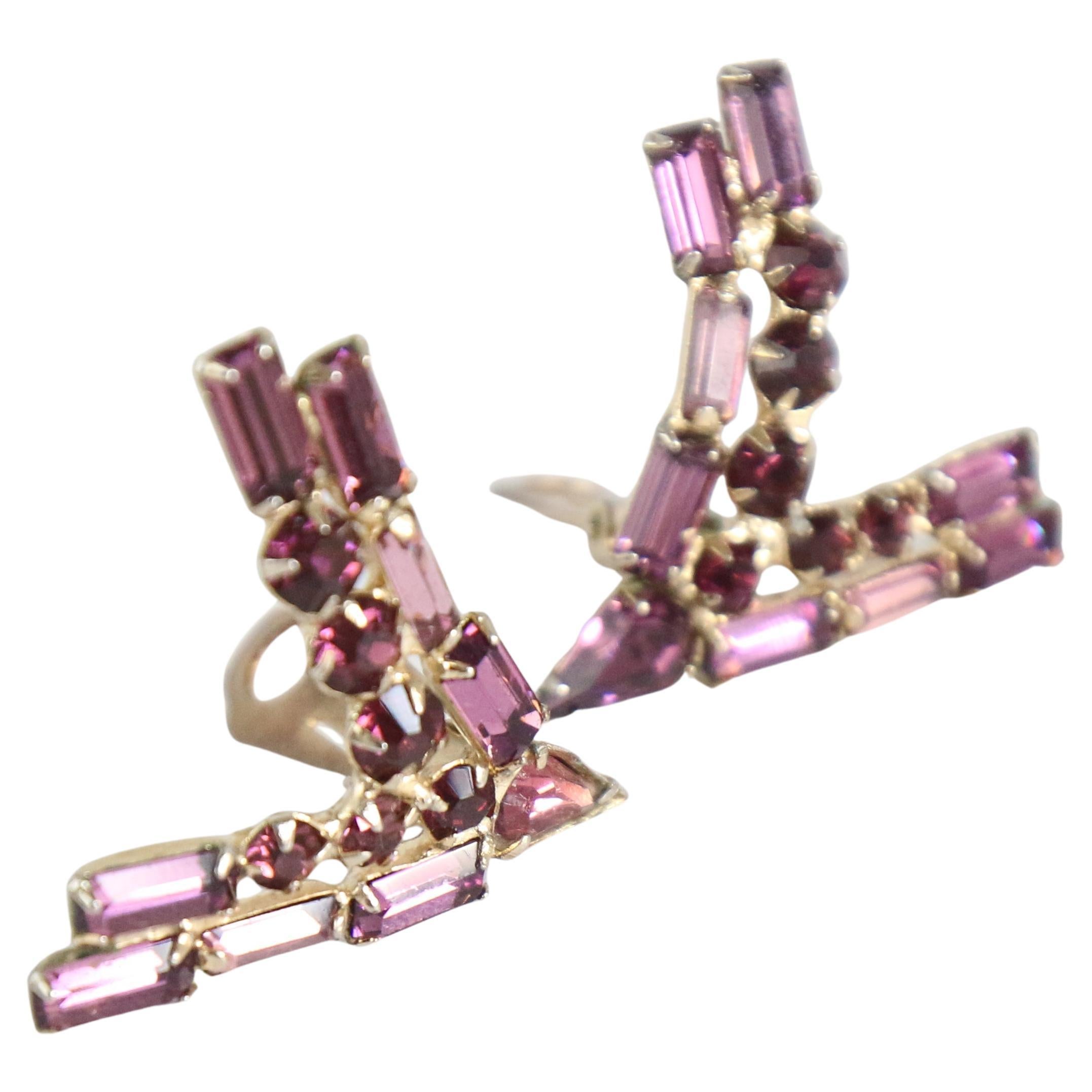 Vintage 1950's purple amethyst rhinestone V clip on earrings midcentury earrings For Sale