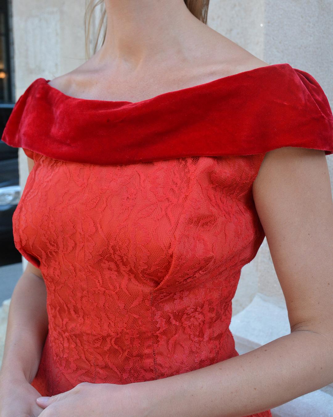 Vintage 1950s Red Lace and Velvet Fit and Flare Dress with Off-the-Shoulder Neck For Sale 2