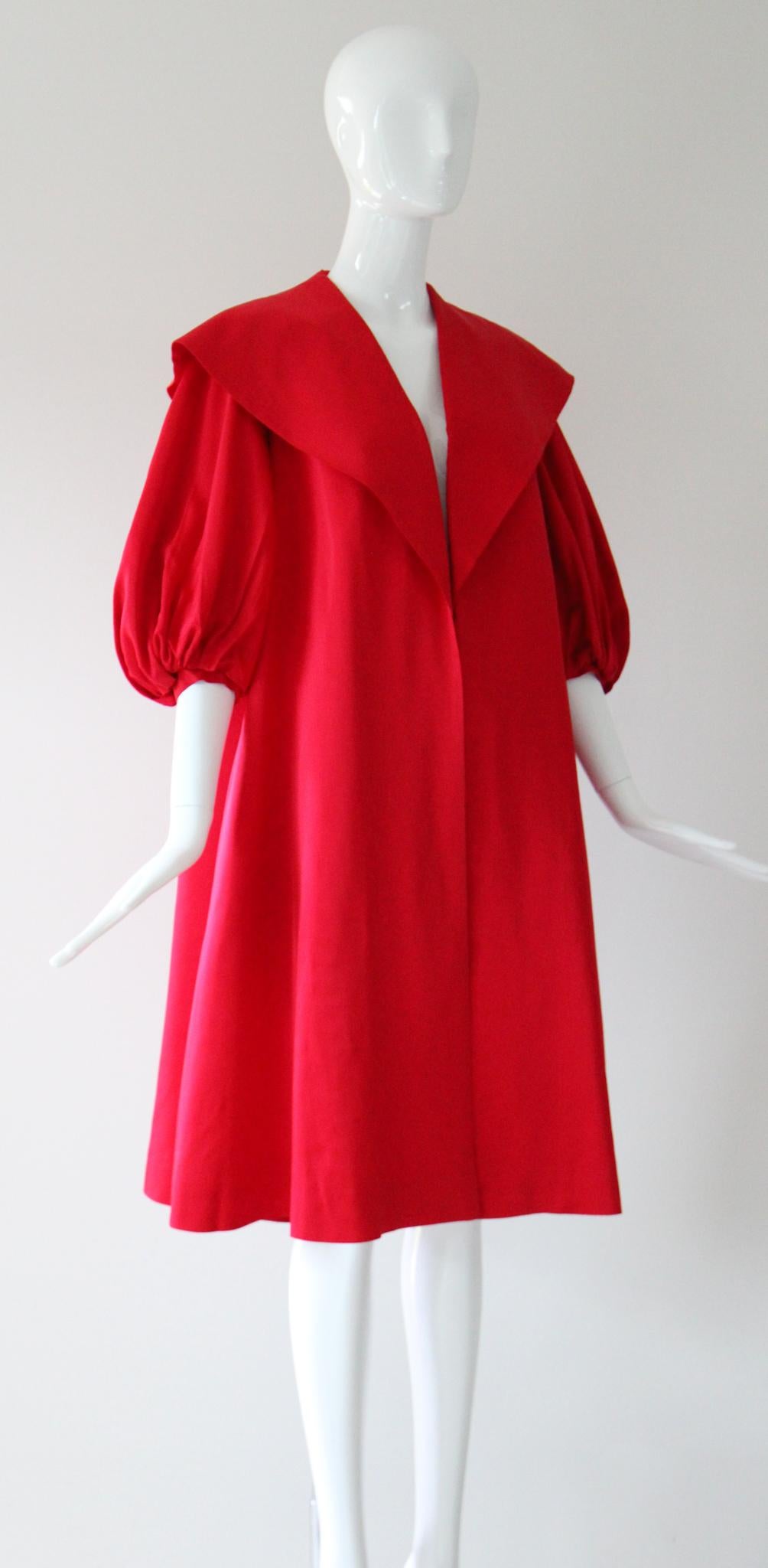 Donna Vintage 1950's Red Satin Swing Coat Edge To Edge Coat Evening Coat UK 8 US 4 in vendita