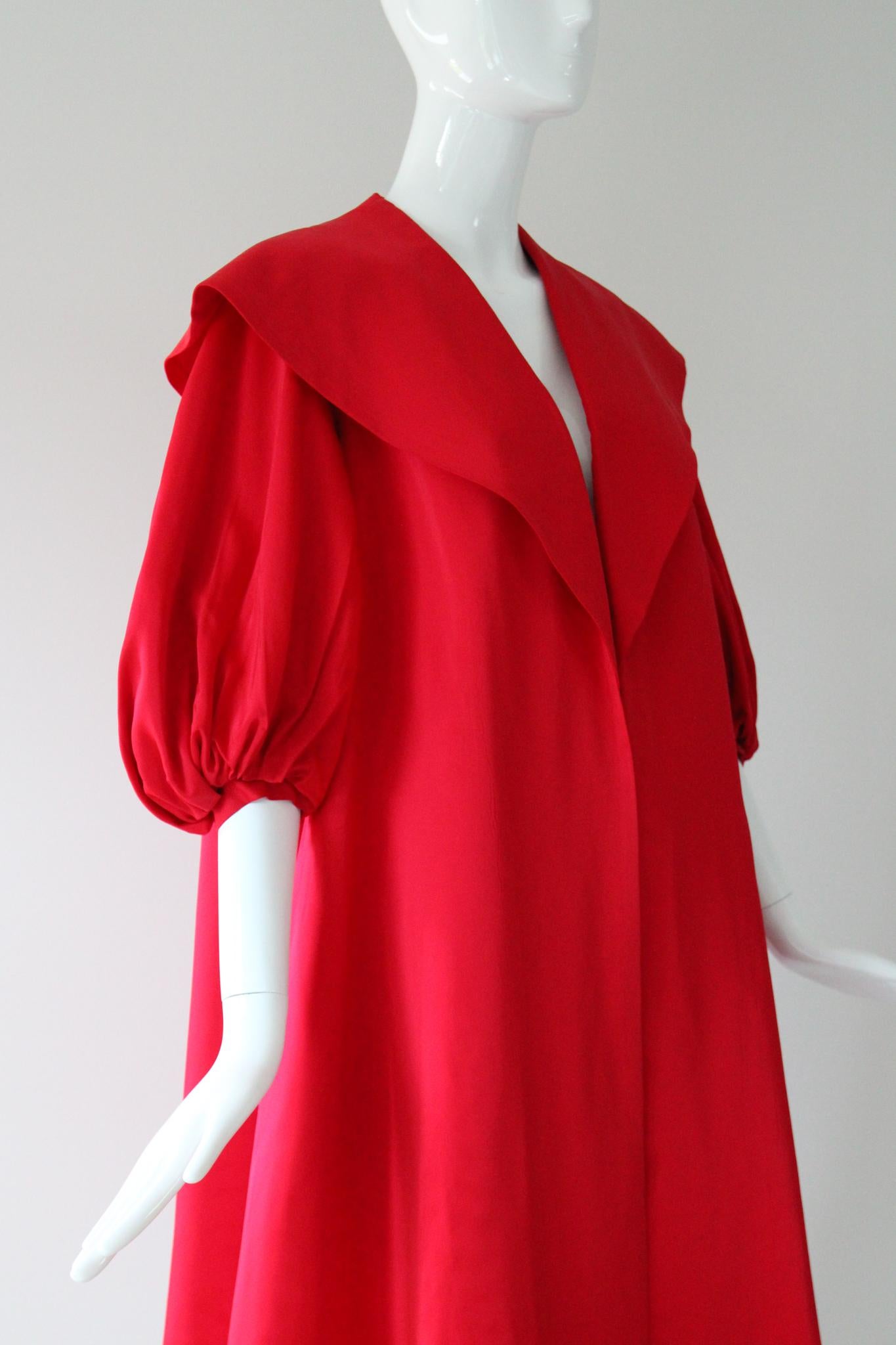 Vintage 1950's Red Satin Swing Coat Edge To Edge Coat Evening Coat UK 8 US 4 in vendita 1