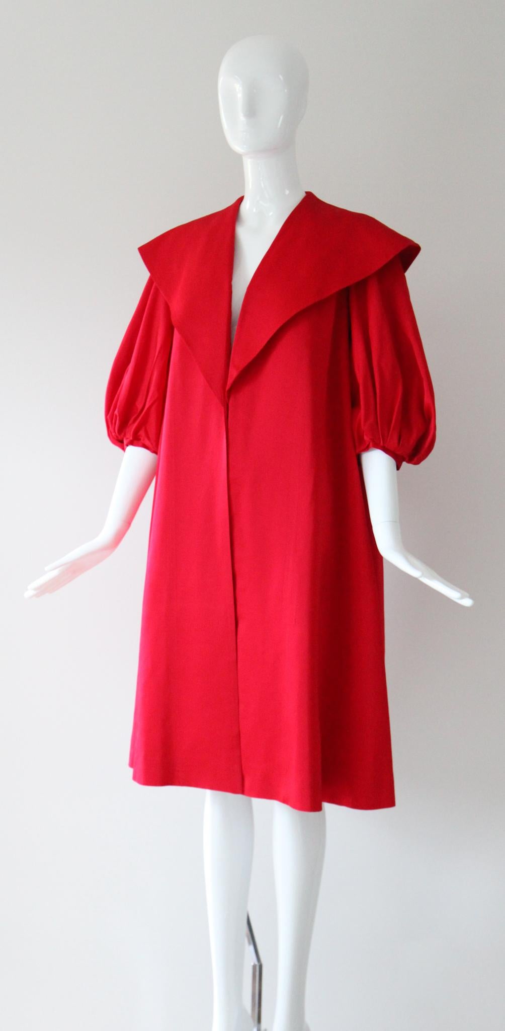 Vintage 1950's Red Satin Swing Coat Edge To Edge Coat Evening Coat UK 8 US 4 in vendita 2