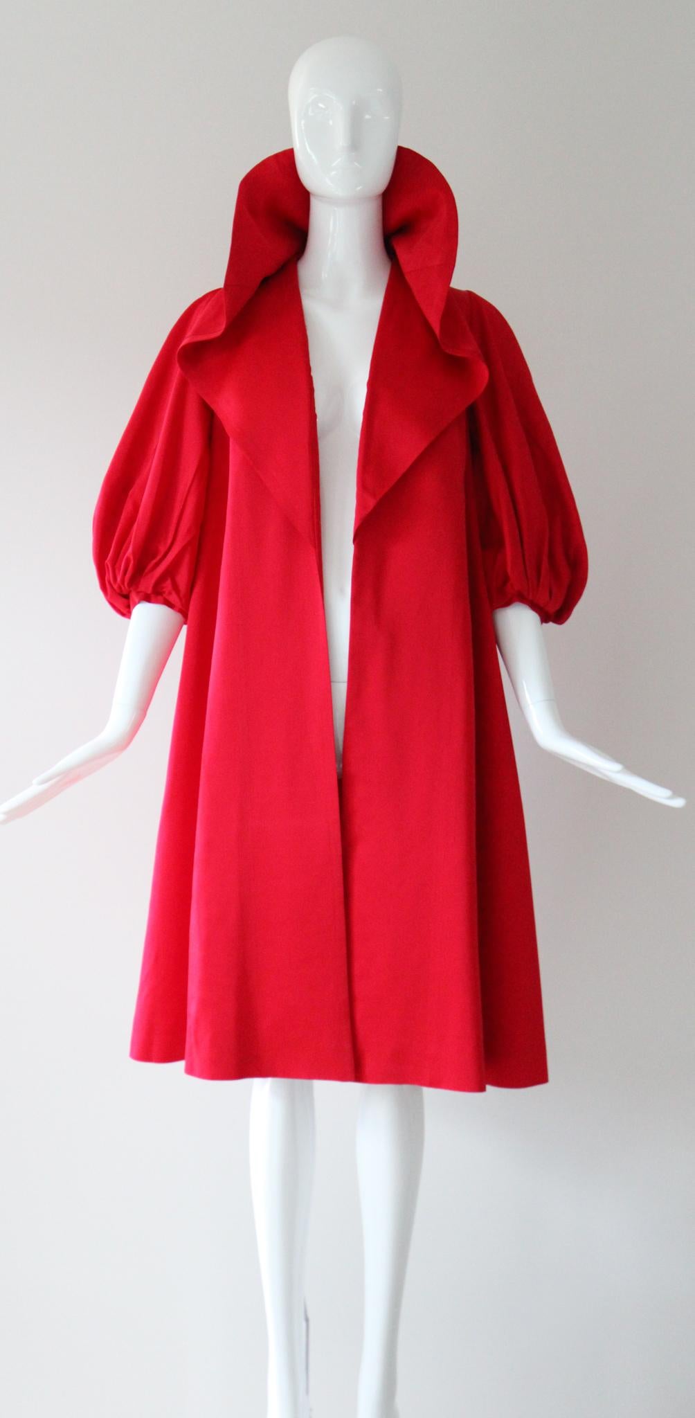 Vintage 1950's Red Satin Swing Coat Edge To Edge Coat Evening Coat UK 8 US 4 in vendita 4