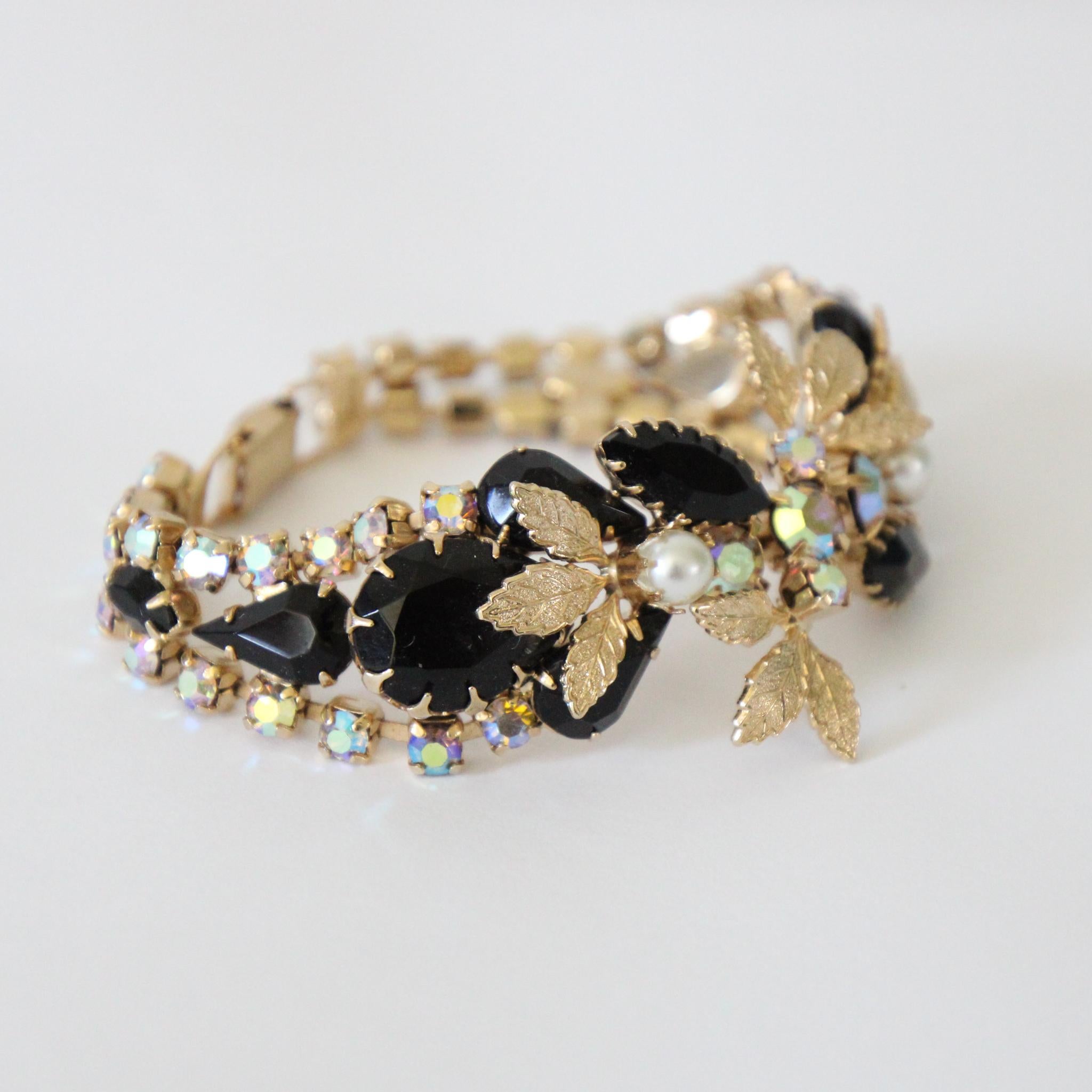 Perlina Vintage By 1950 Bracciale con strass 1950 Bracciale con perle e strass neri 1950 in vendita