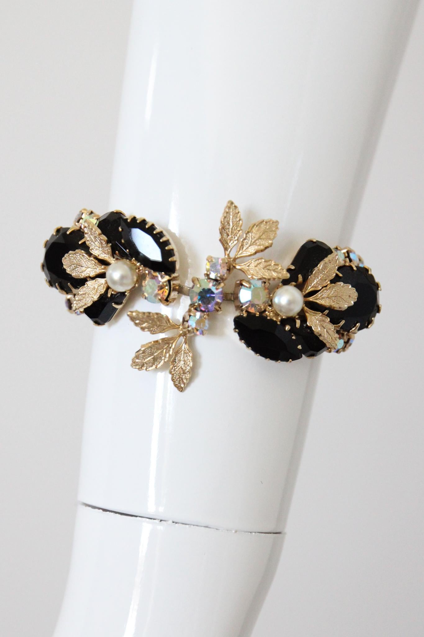 Vintage By 1950 Bracciale con strass 1950 Bracciale con perle e strass neri 1950 in vendita 1