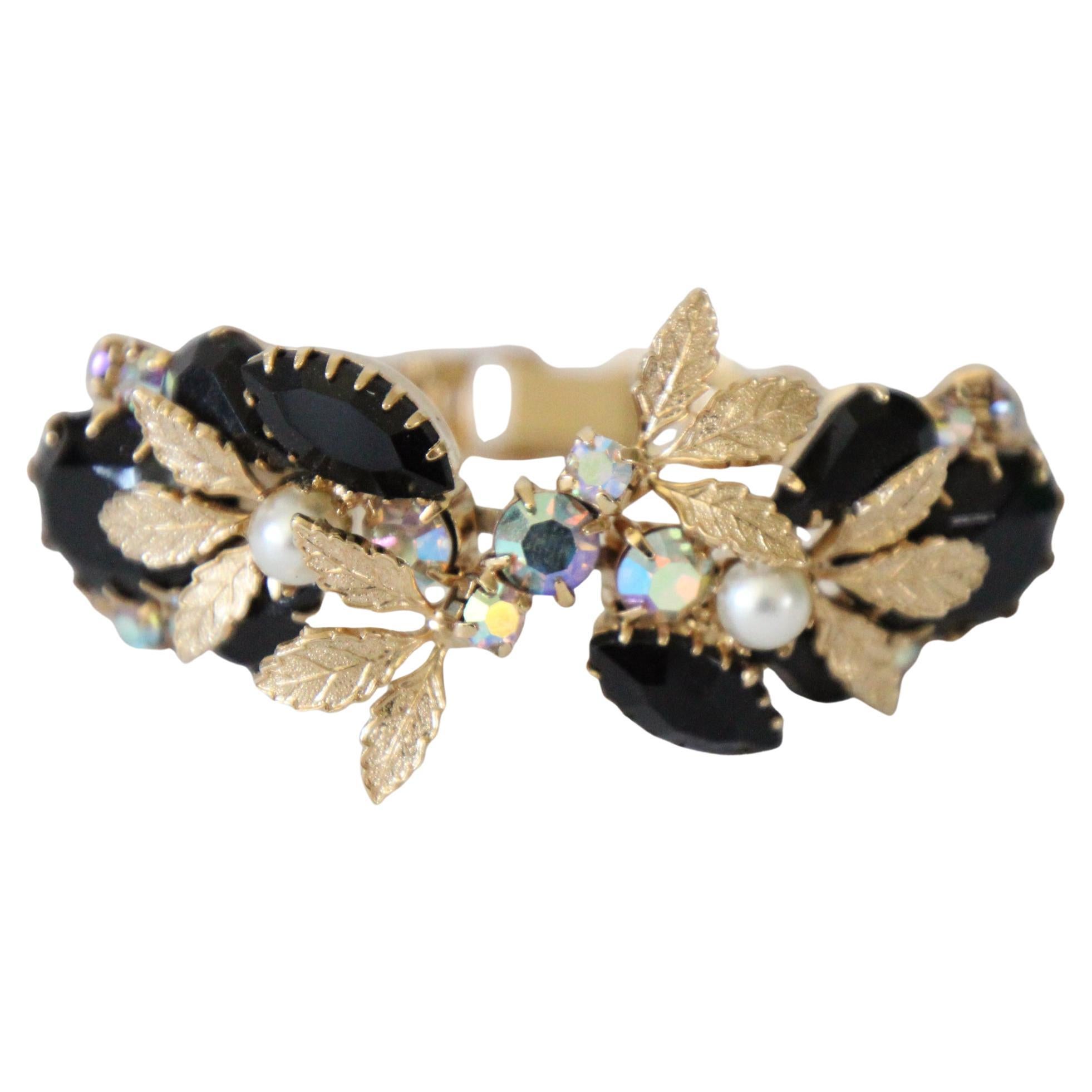 Vintage By 1950 Bracciale con strass 1950 Bracciale con perle e strass neri 1950 in vendita