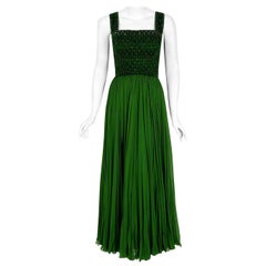 Rosali Macrini Smaragdgrünes, perlenbesetztes, strassbesetztes Seiden-Chiffonkleid, 1950er Jahre