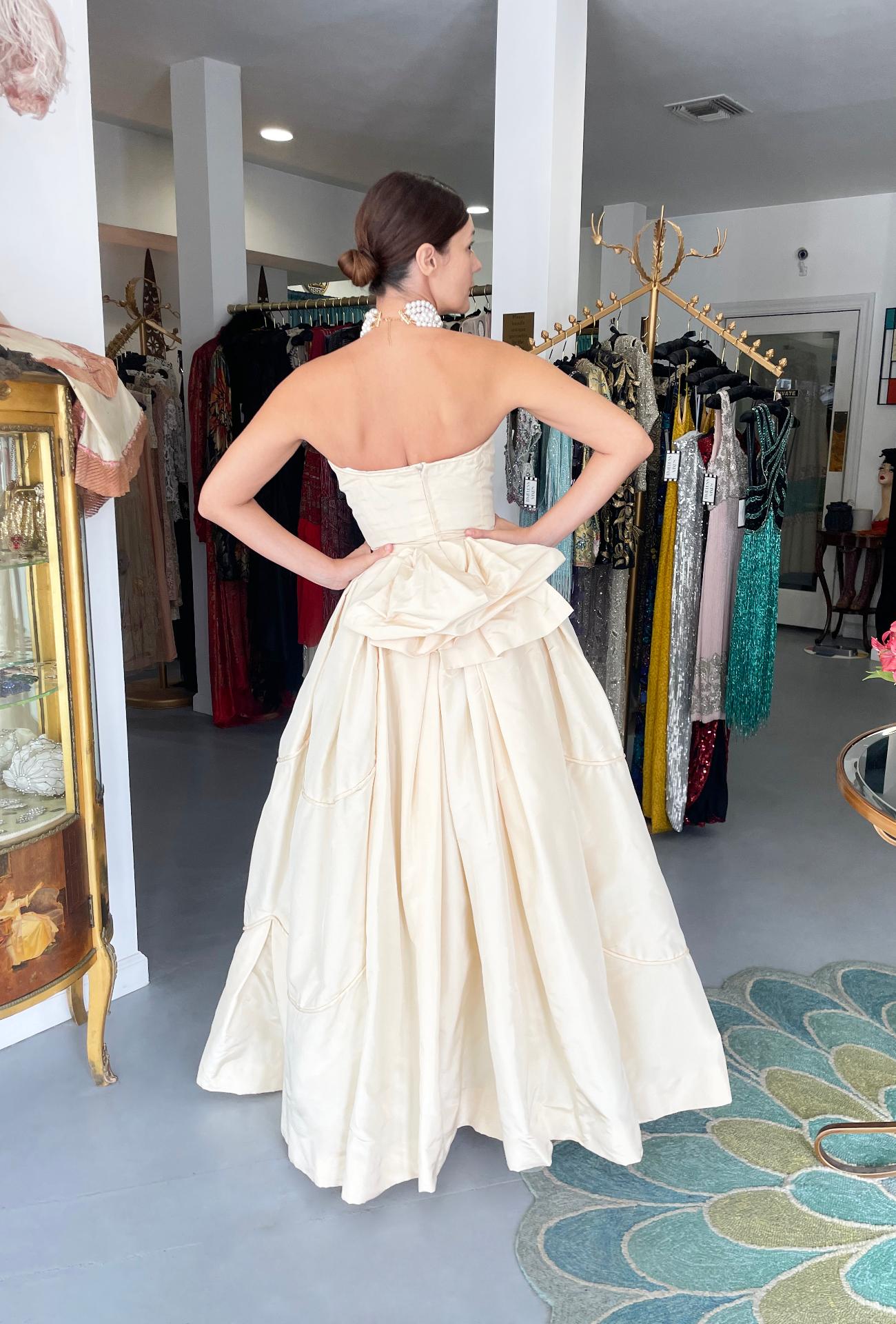 Vintage 1950er Rosalie Macrini Couture Cremefarbenes trägerloses Braut-/Hochzeitskleid aus Seide   9