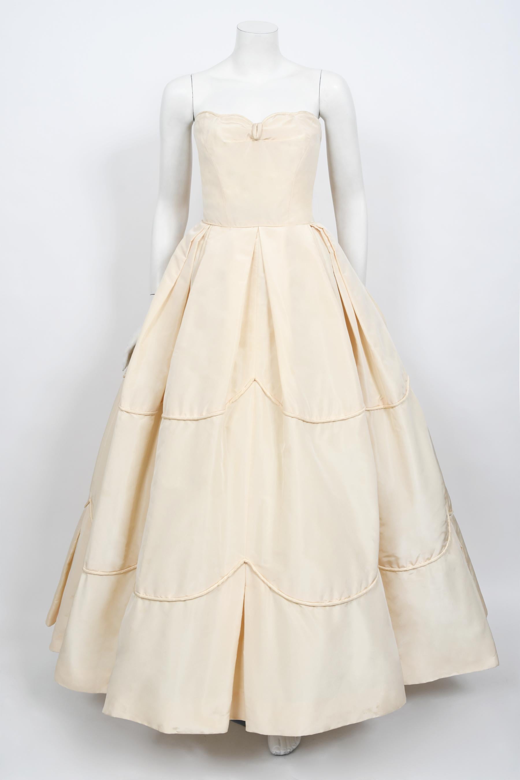 Vintage 1950s Rosalie Macrini Couture Cream Silk Strapless Bridal Wedding Gown   In Good Condition In Beverly Hills, CA