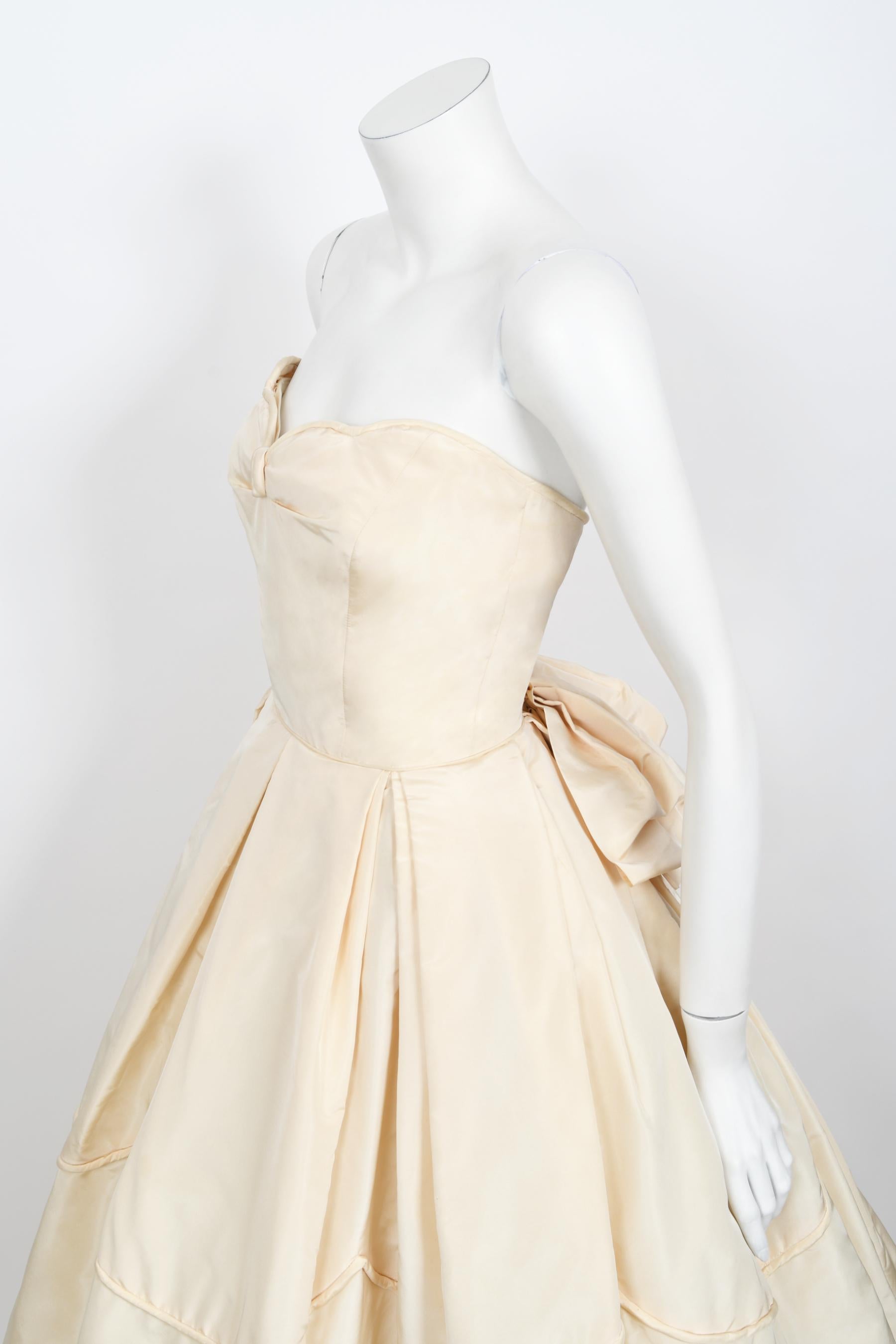 Vintage 1950er Rosalie Macrini Couture Cremefarbenes trägerloses Braut-/Hochzeitskleid aus Seide   3