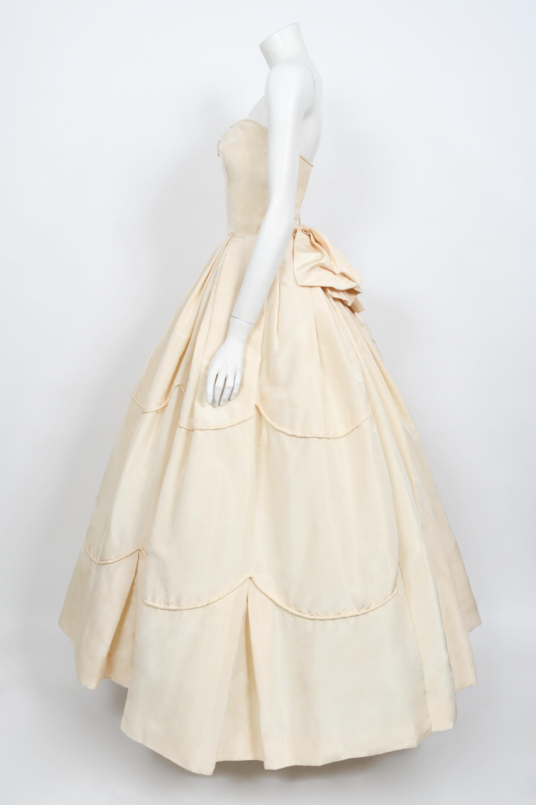 Vintage 1950er Rosalie Macrini Couture Cremefarbenes trägerloses Braut-/Hochzeitskleid aus Seide   4